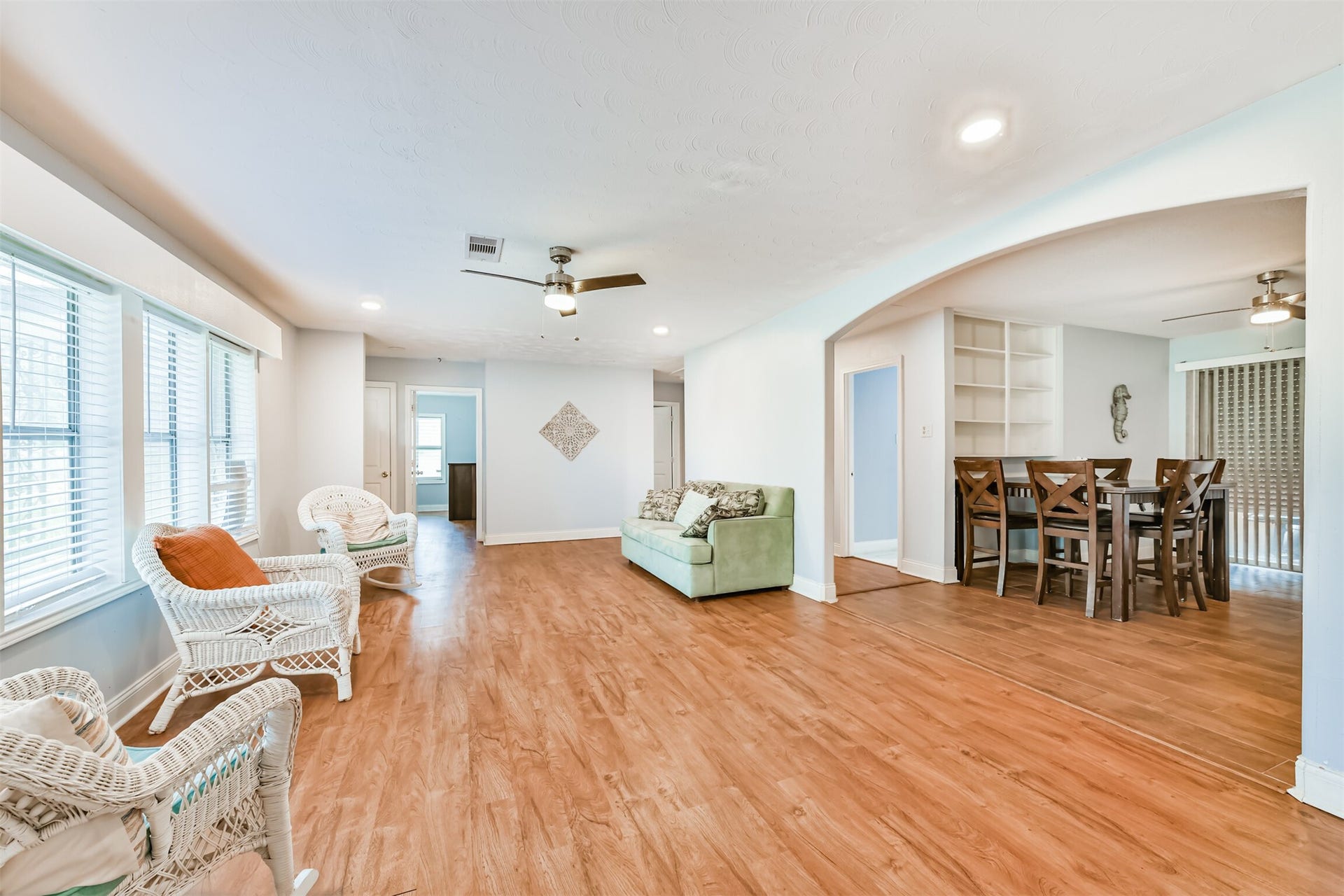 9101 Lazy Lane, Hitchcock, TX 77563 9101 Lazy Lane, Hitchcock, TX 77563