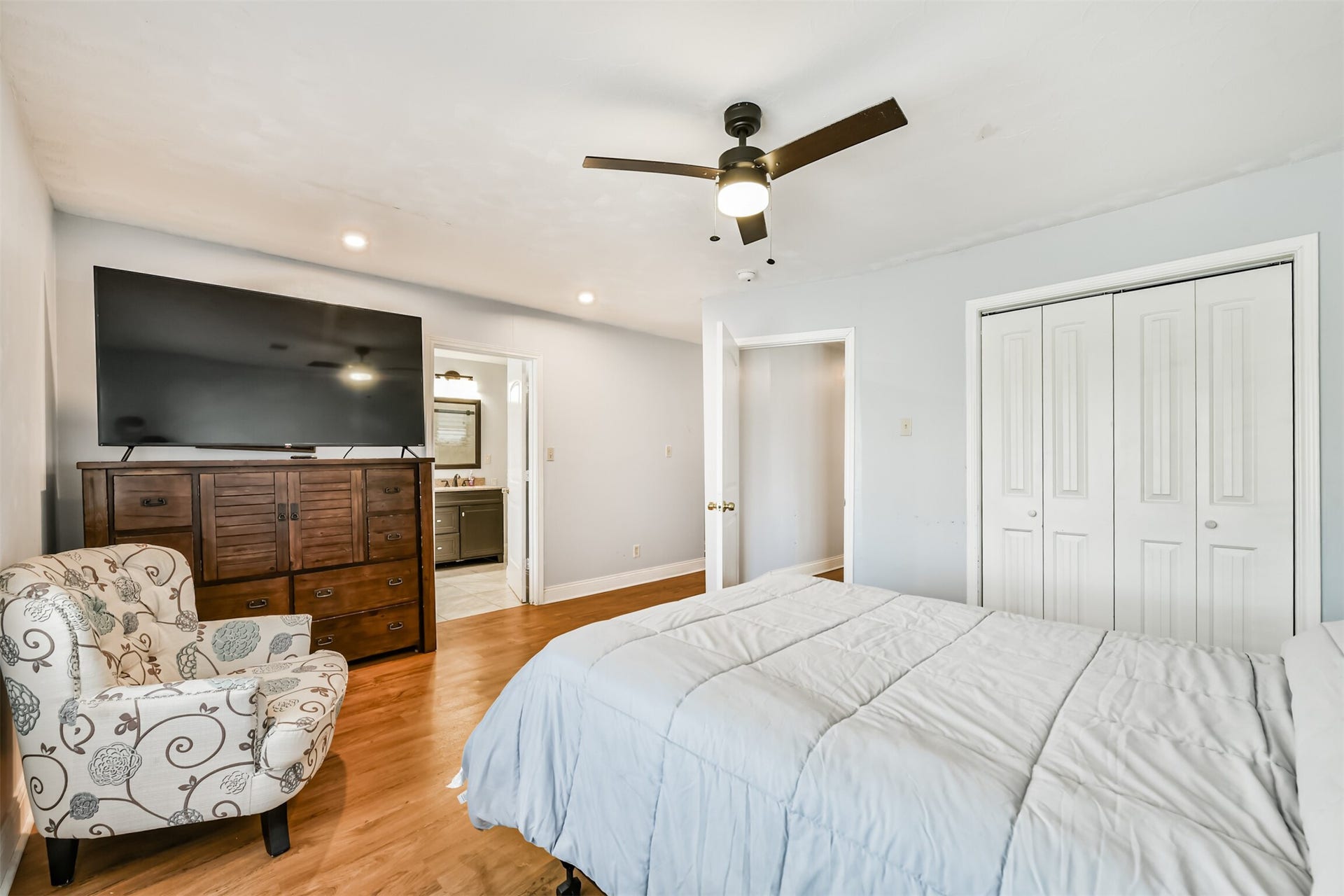 9101 Lazy Lane, Hitchcock, TX 77563 9101 Lazy Lane, Hitchcock, TX 77563