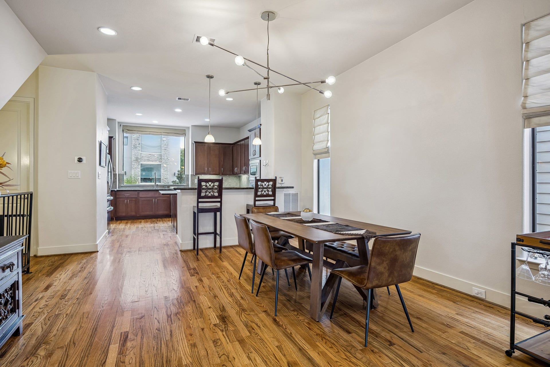 4414 Floyd Street, Houston, TX 77007 A modern light fixture to highlight this space