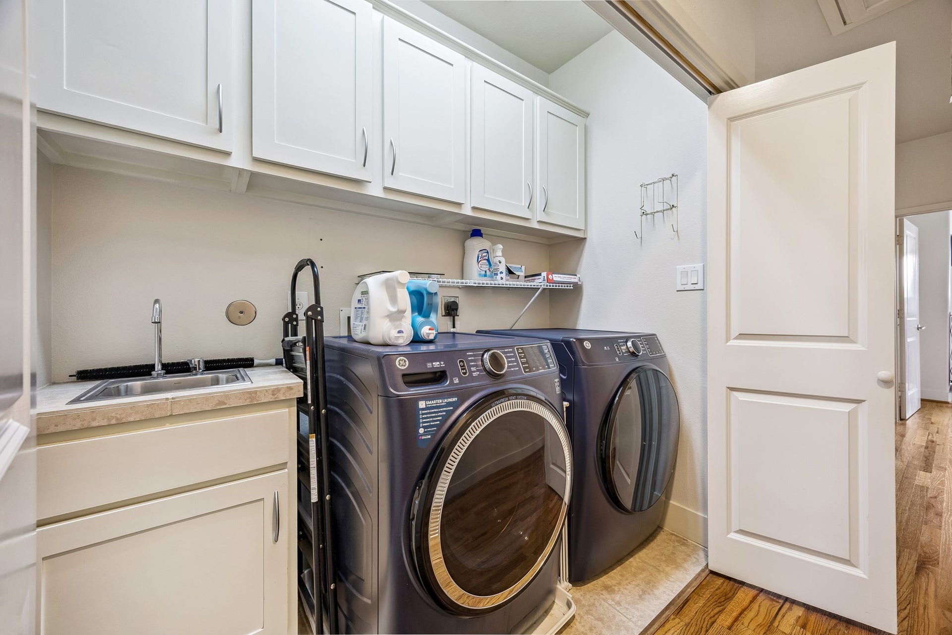 4414 Floyd Street, Houston, TX 77007 Utility room located on the third floor