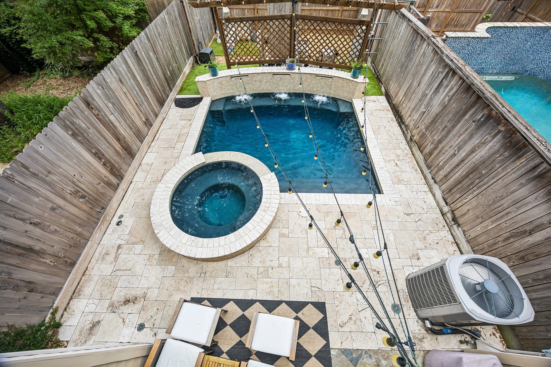 4414 Floyd Street, Houston, TX 77007 Your backyard oasis!