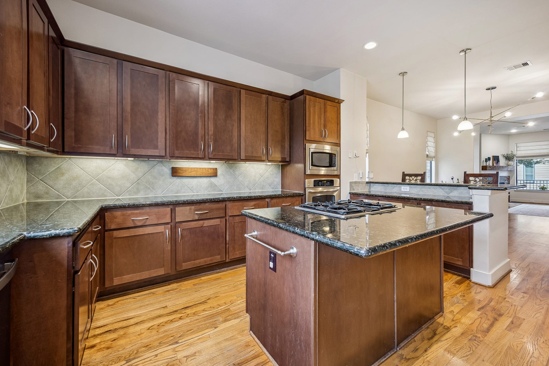 4414 Floyd Street, Houston, TX 77007 Under cabinet lighting, large island, and breakfast bar complete your kitchen