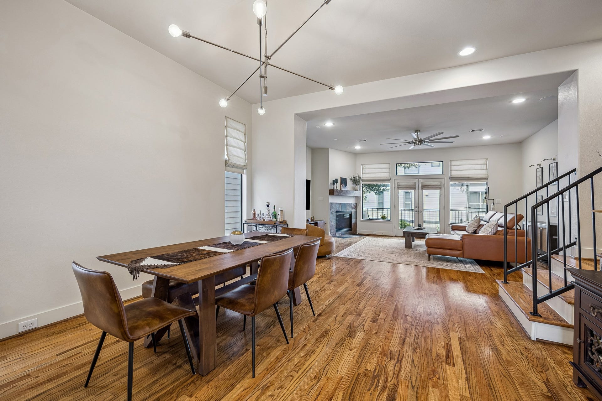 4414 Floyd Street, Houston, TX 77007 Dining area open to the stairs and living area