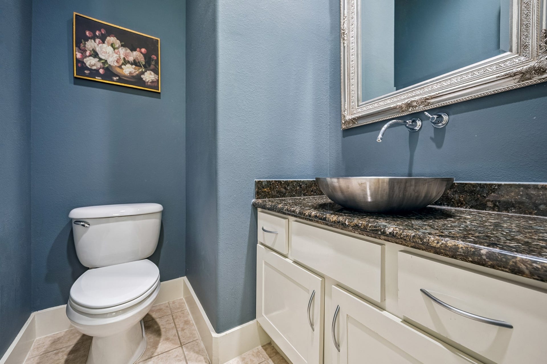 4414 Floyd Street, Houston, TX 77007 Second floor half bathroom