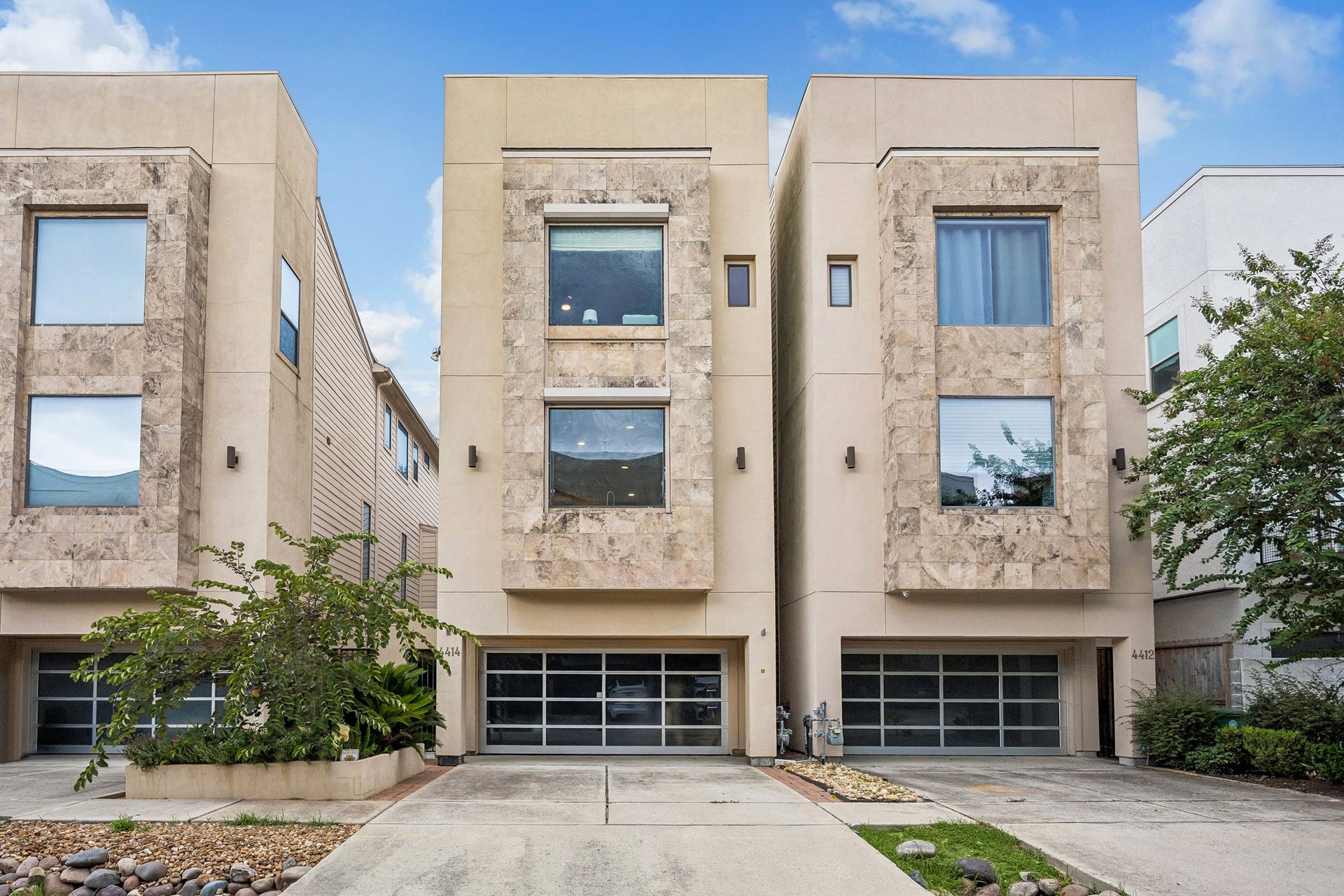 4414 Floyd Street, Houston, TX 77007 Welcome to 4414 Floyd Street!
