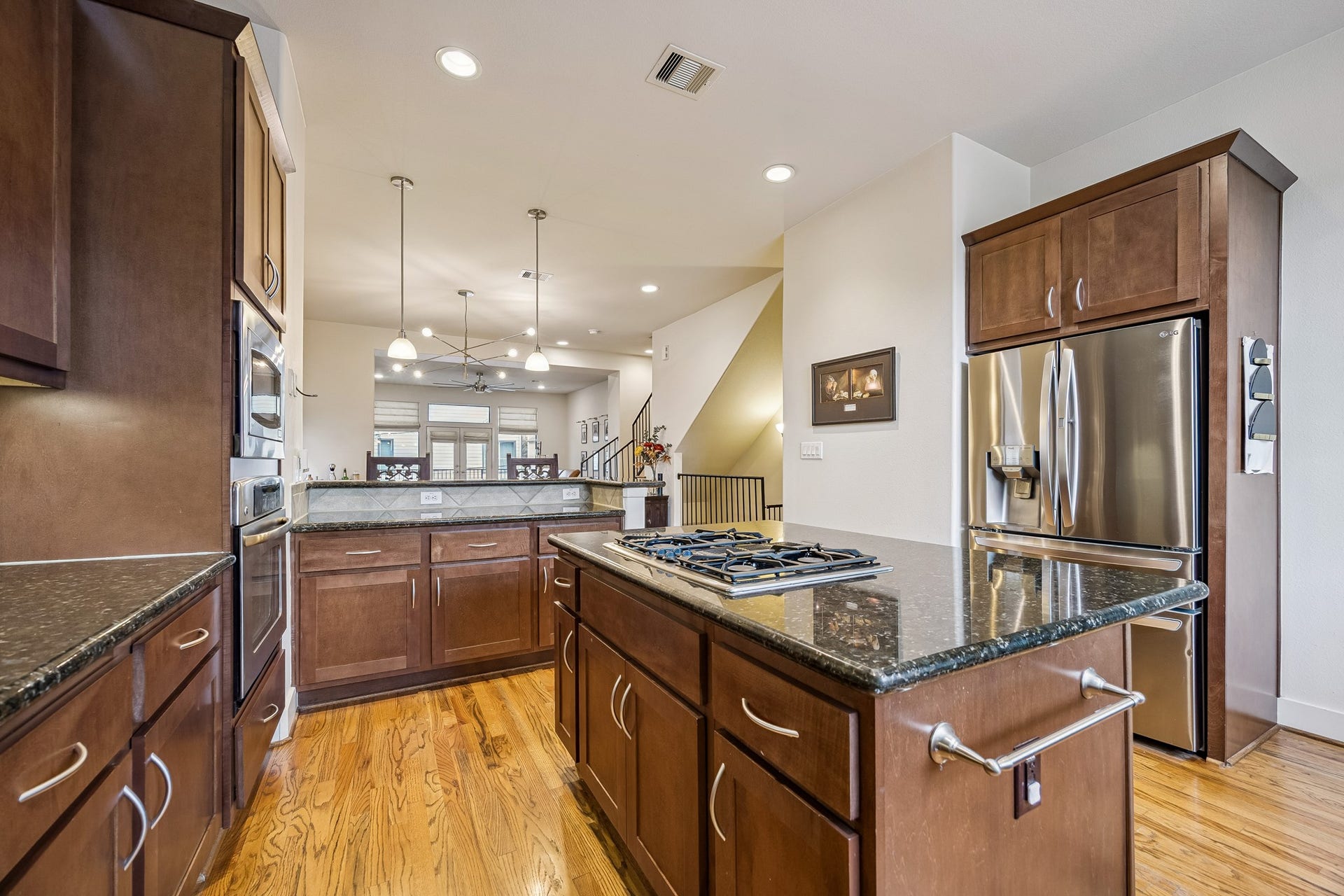 4414 Floyd Street, Houston, TX 77007 Plenty of space for entertaining
