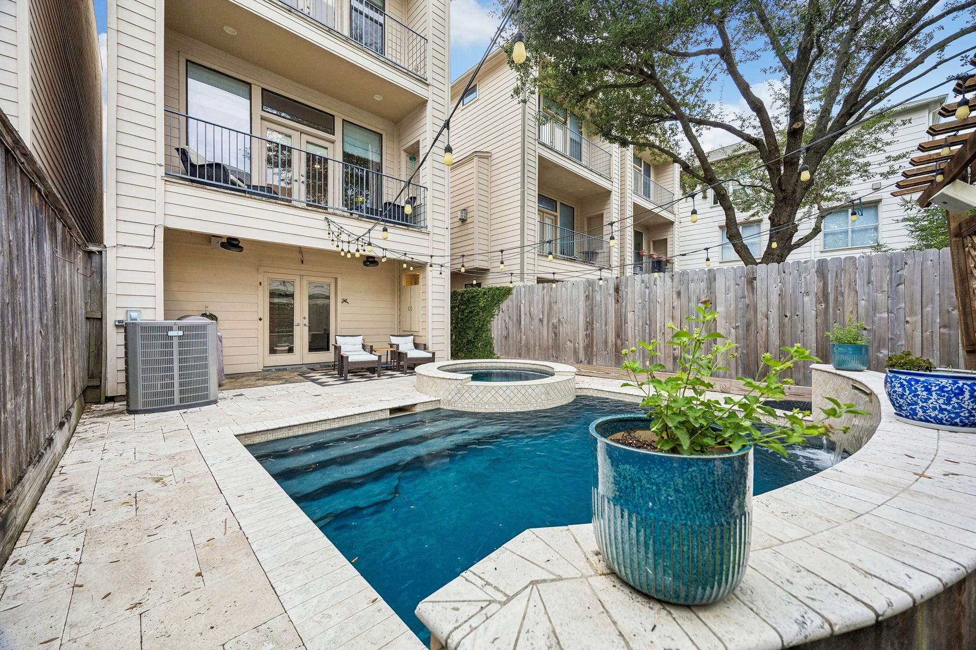 4414 Floyd Street, Houston, TX 77007 So beautiful