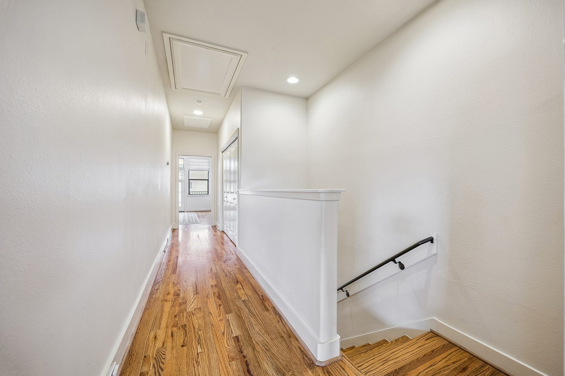 4414 Floyd Street, Houston, TX 77007 Corridor to the bedrooms