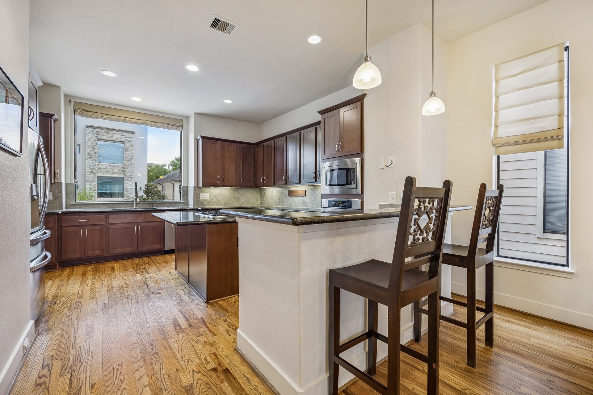 4414 Floyd Street, Houston, TX 77007 Breakfast bar