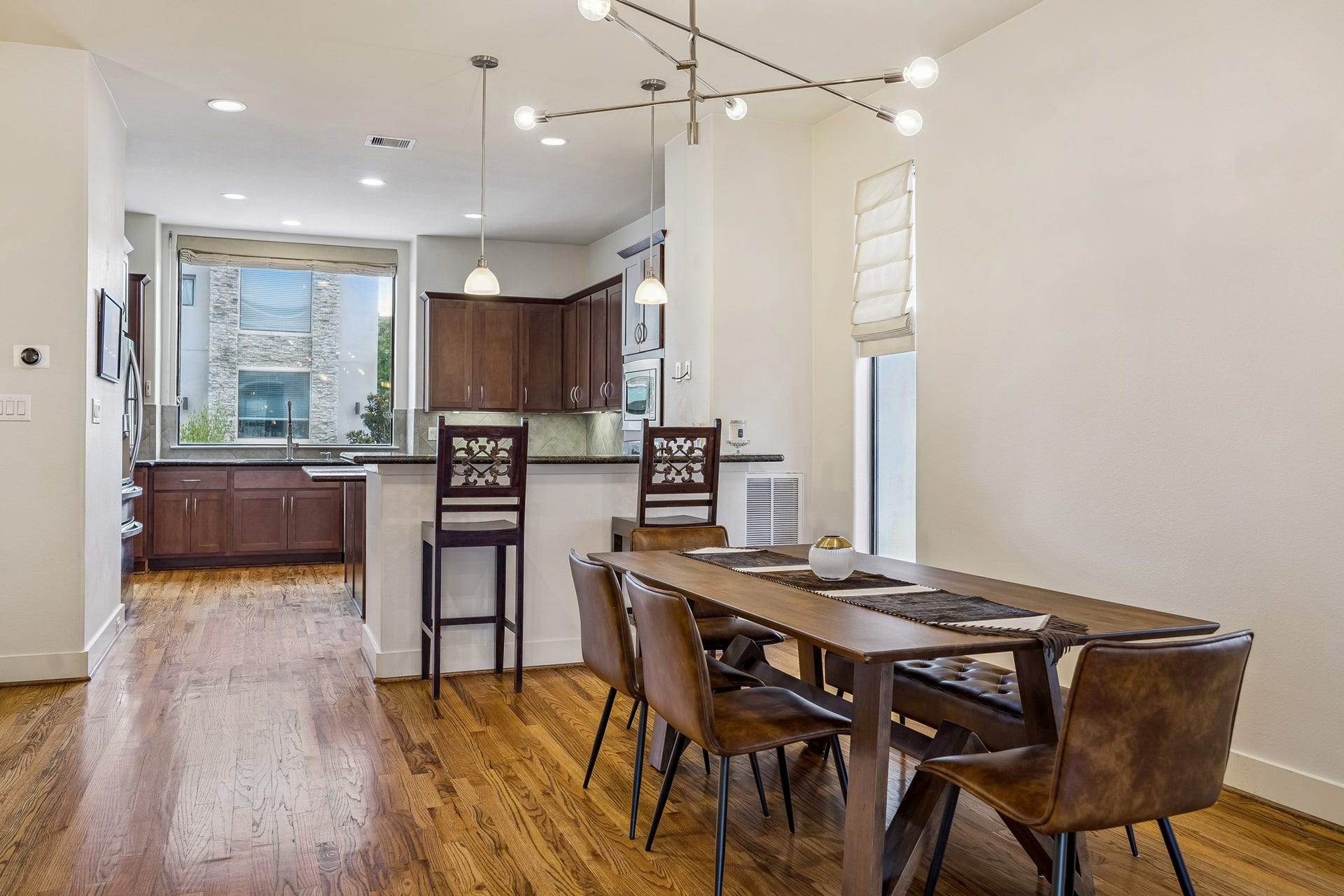 4414 Floyd Street, Houston, TX 77007 Dining room with your breakfast bar