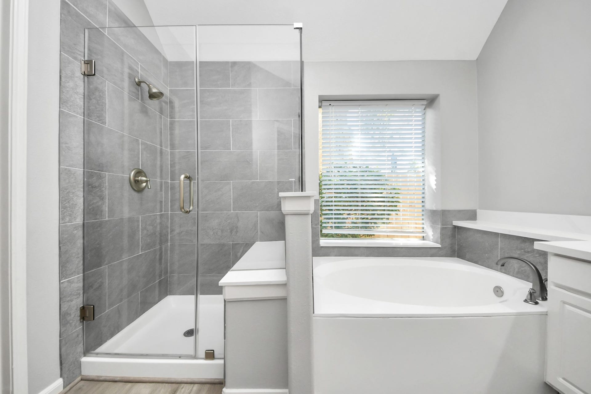 2127 Grovewood Park, Conroe, TX 77385 Primary Bathroom