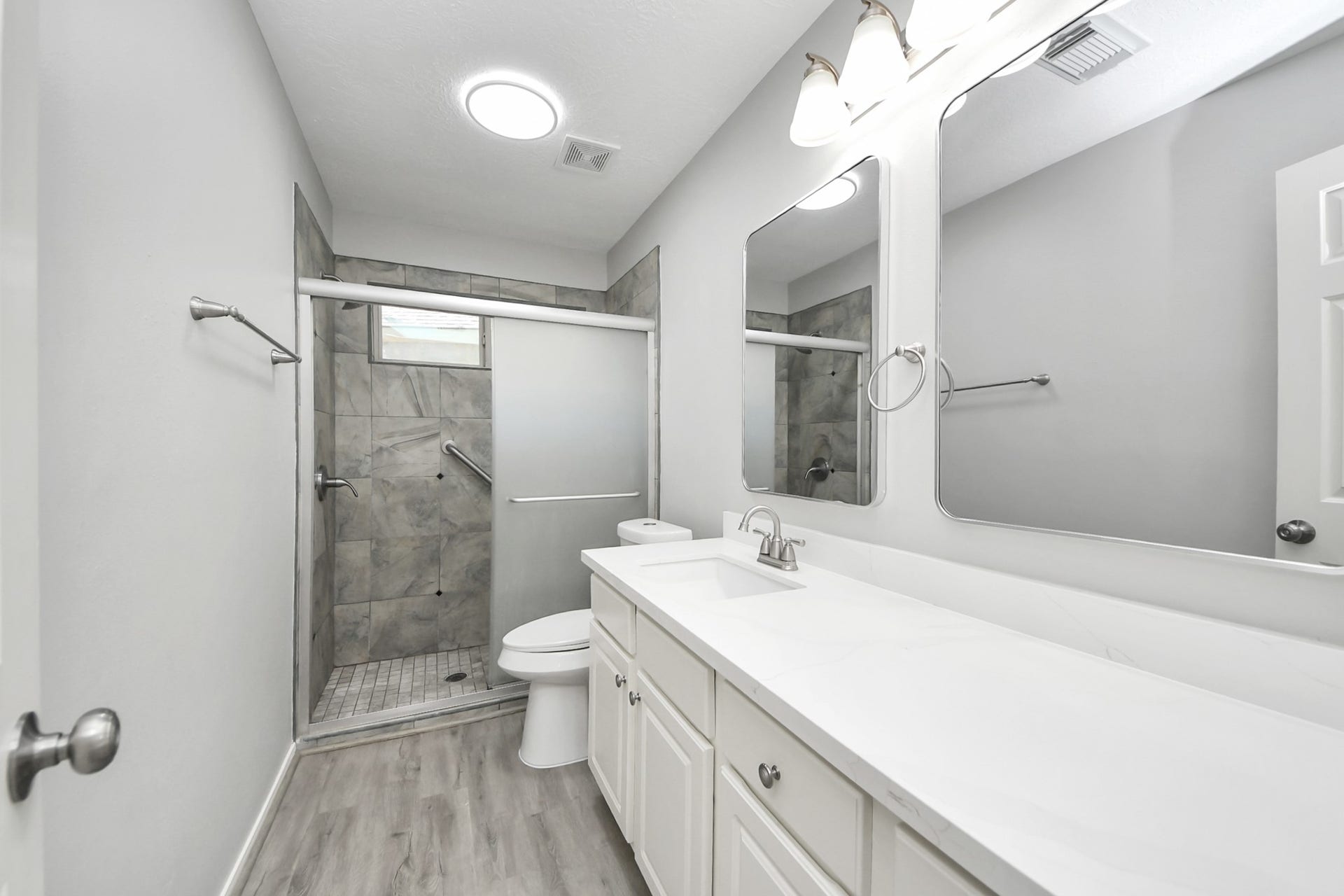 2127 Grovewood Park, Conroe, TX 77385 Bathroom 1