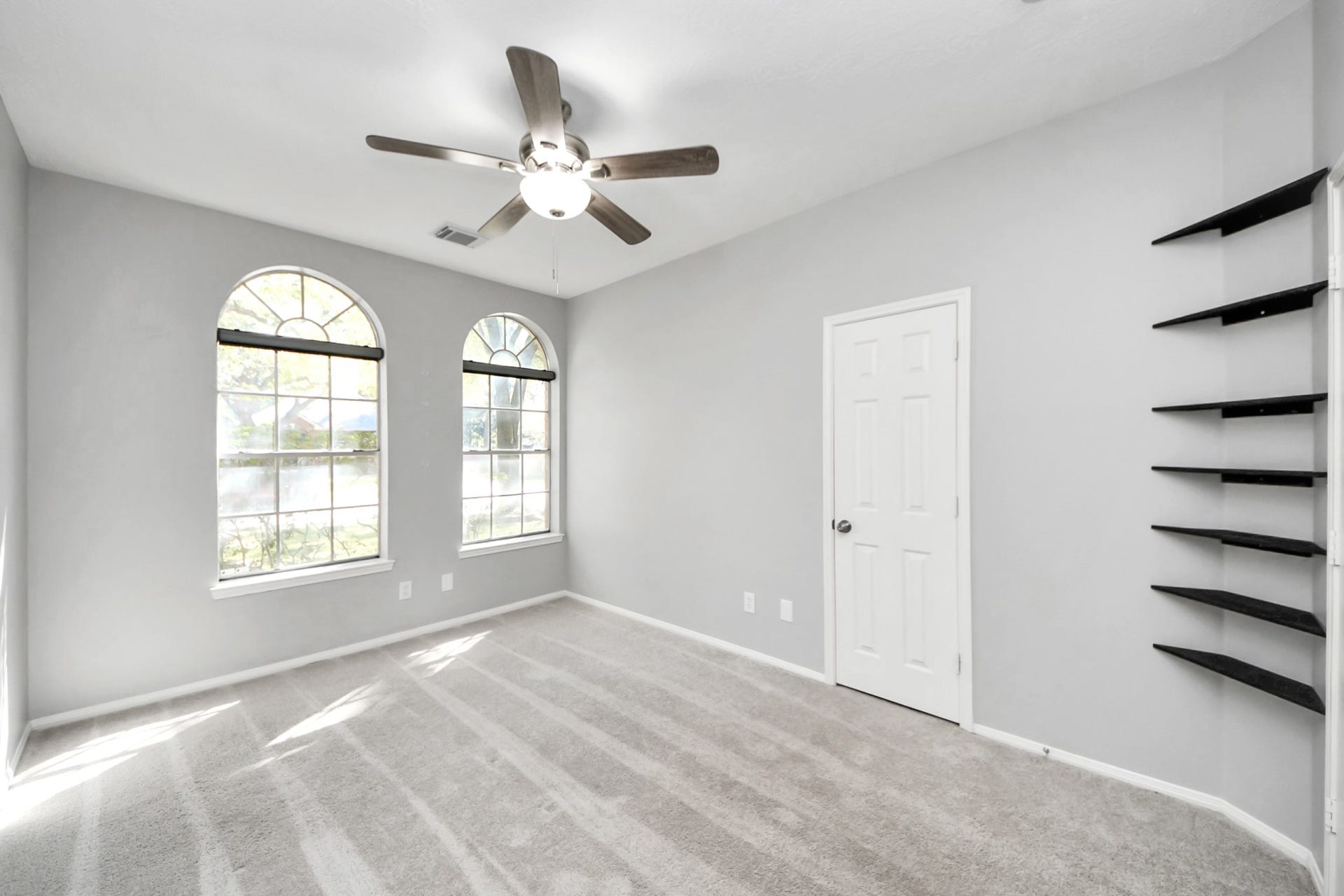 2127 Grovewood Park, Conroe, TX 77385 Bedroom 1