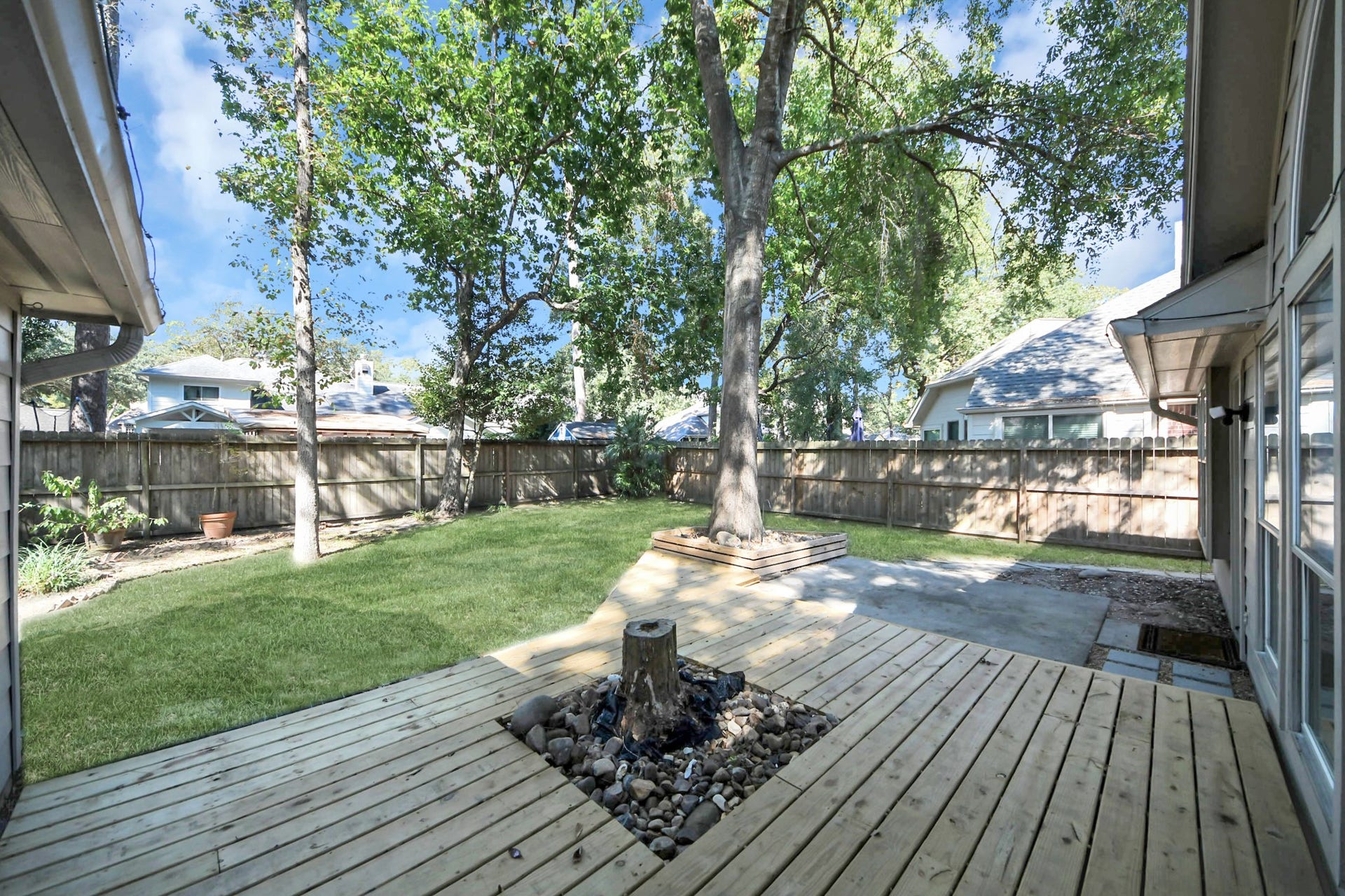 2127 Grovewood Park, Conroe, TX 77385 Backyard