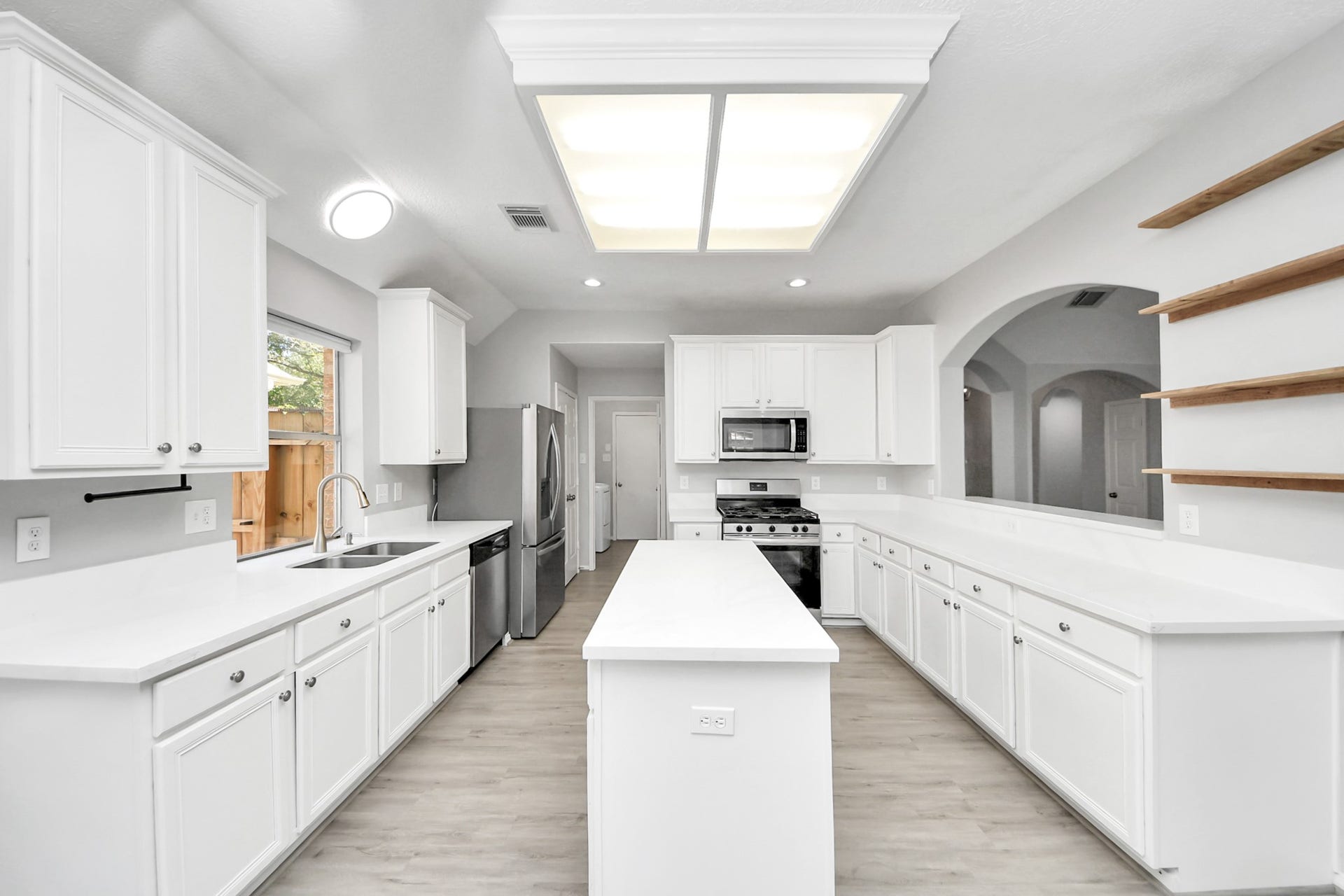 2127 Grovewood Park, Conroe, TX 77385 2127 Grovewood Park, Conroe, TX 77385