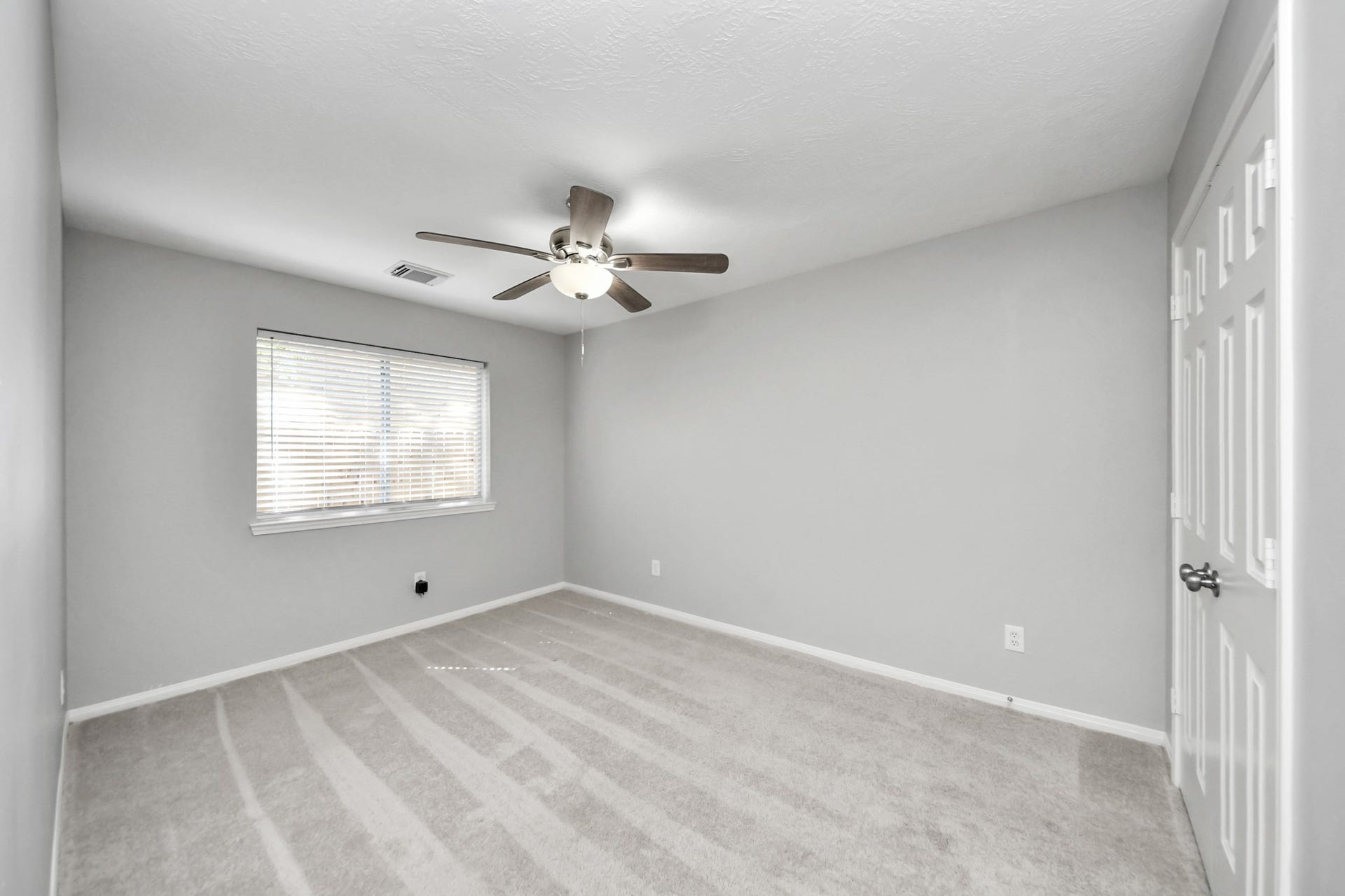 2127 Grovewood Park, Conroe, TX 77385 Bedroom 3