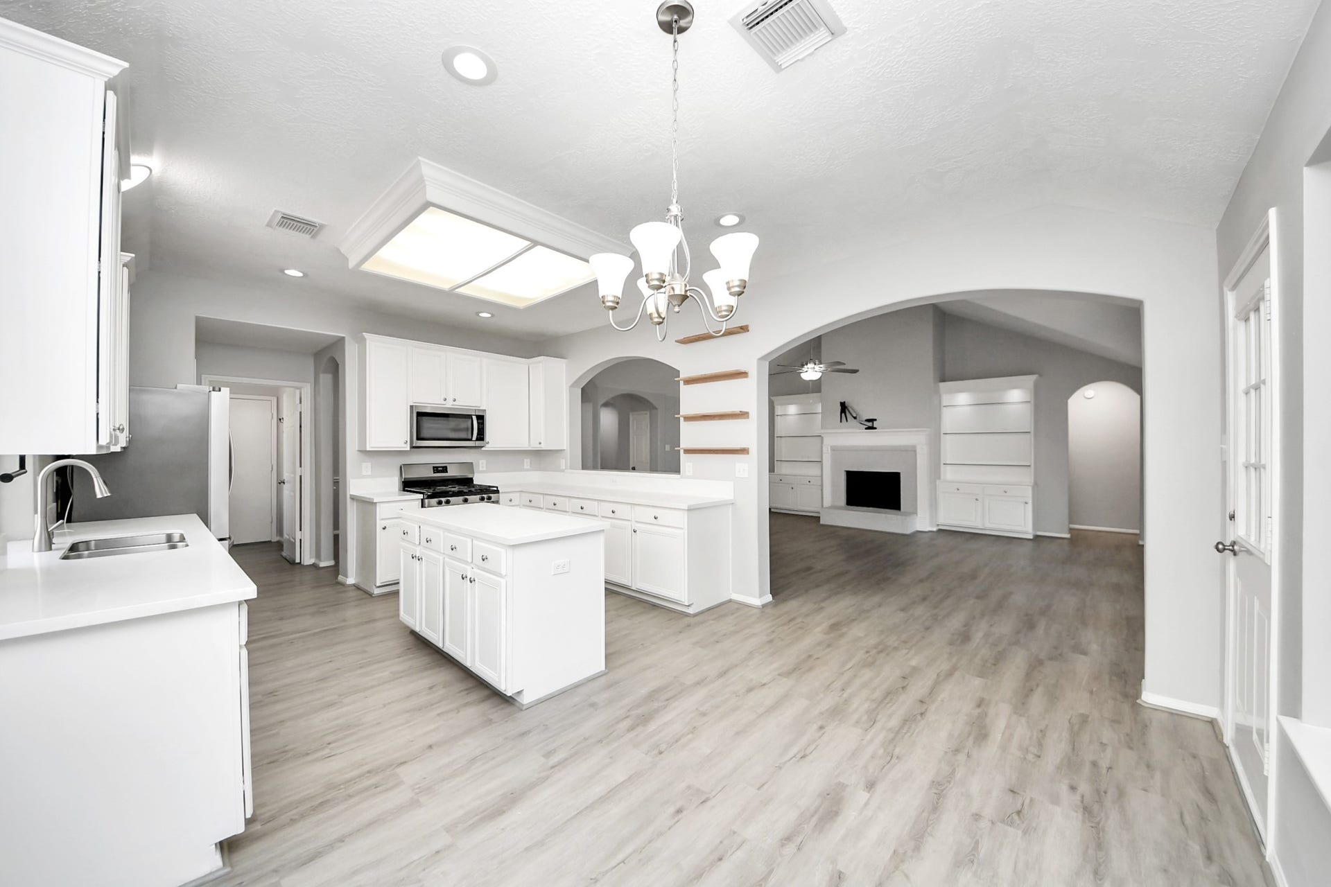 2127 Grovewood Park, Conroe, TX 77385 2127 Grovewood Park, Conroe, TX 77385