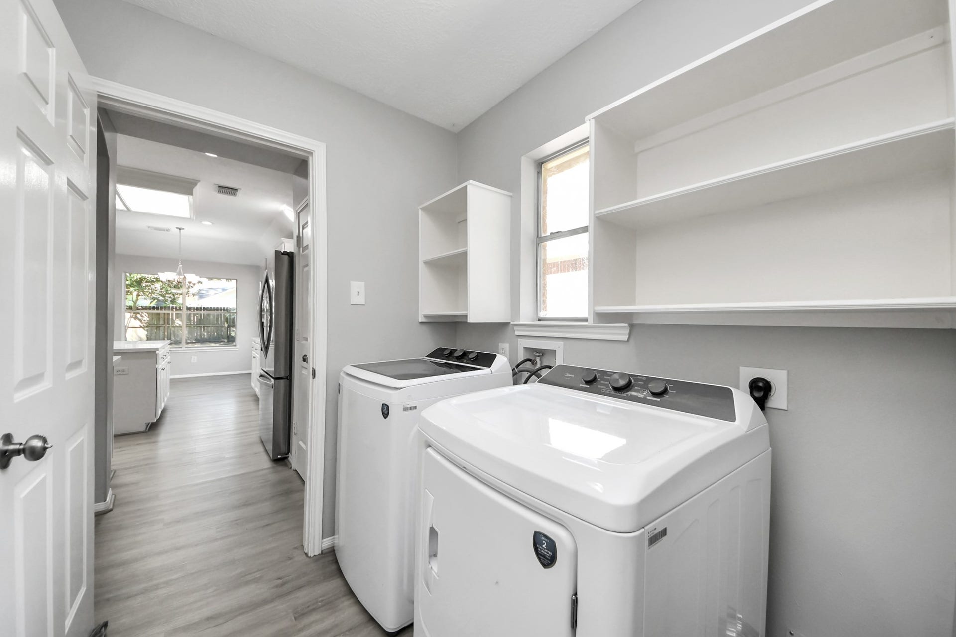 2127 Grovewood Park, Conroe, TX 77385 Laundry Room