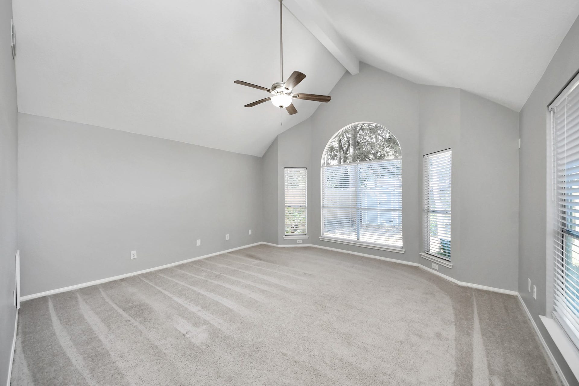 2127 Grovewood Park, Conroe, TX 77385 Primary Bedroom