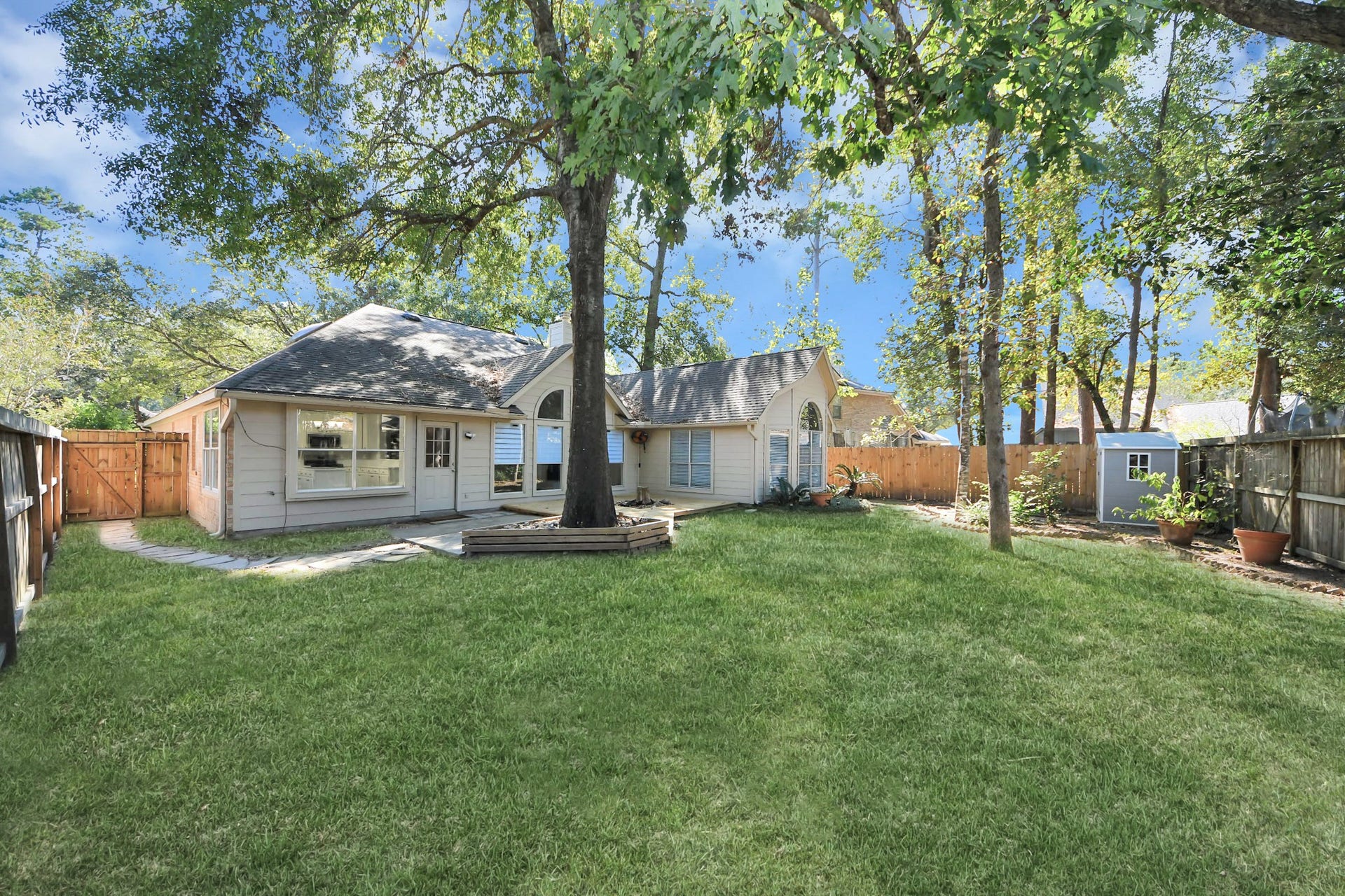 2127 Grovewood Park, Conroe, TX 77385 Backyard