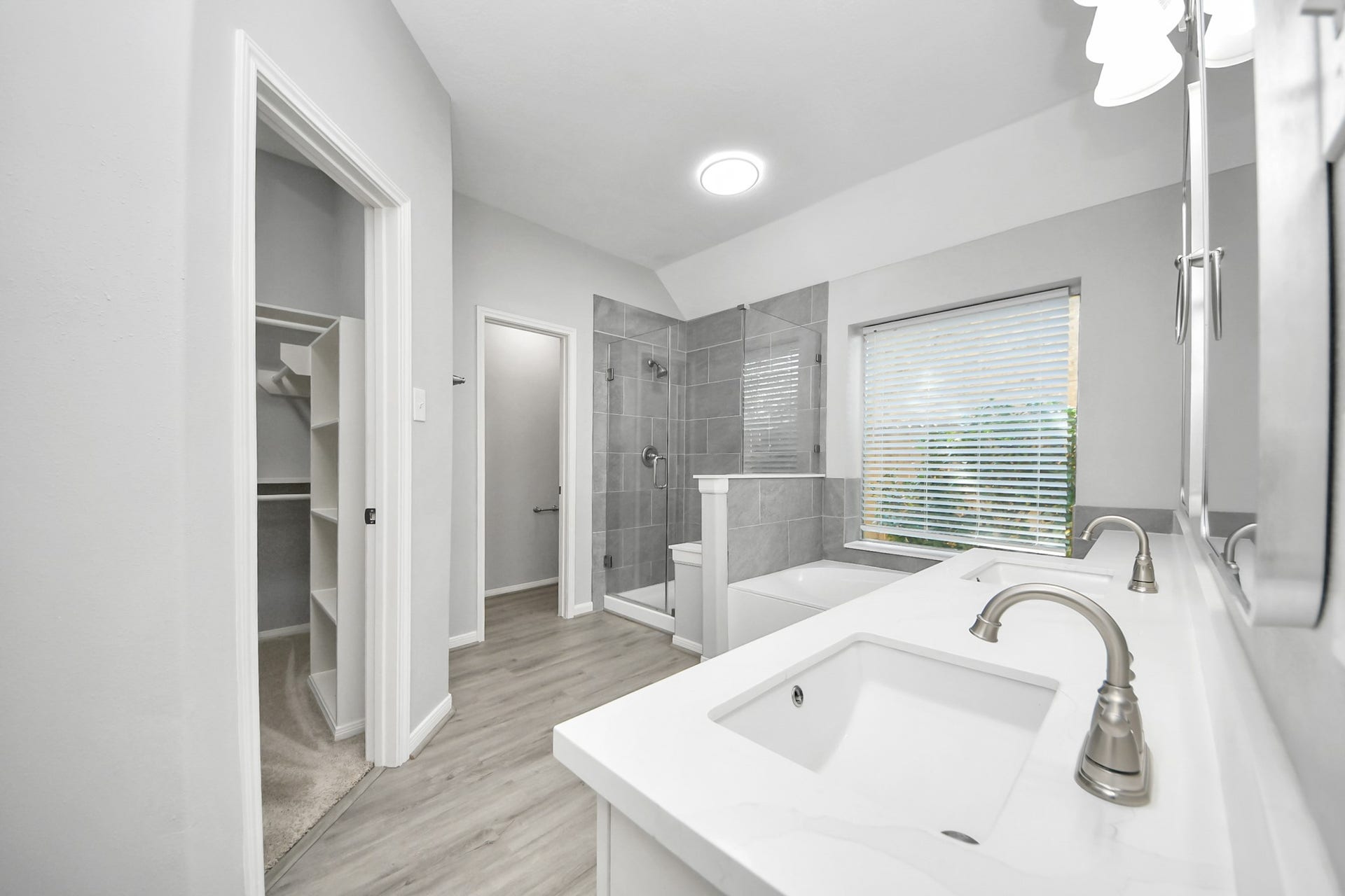 2127 Grovewood Park, Conroe, TX 77385 Primary Bathroom