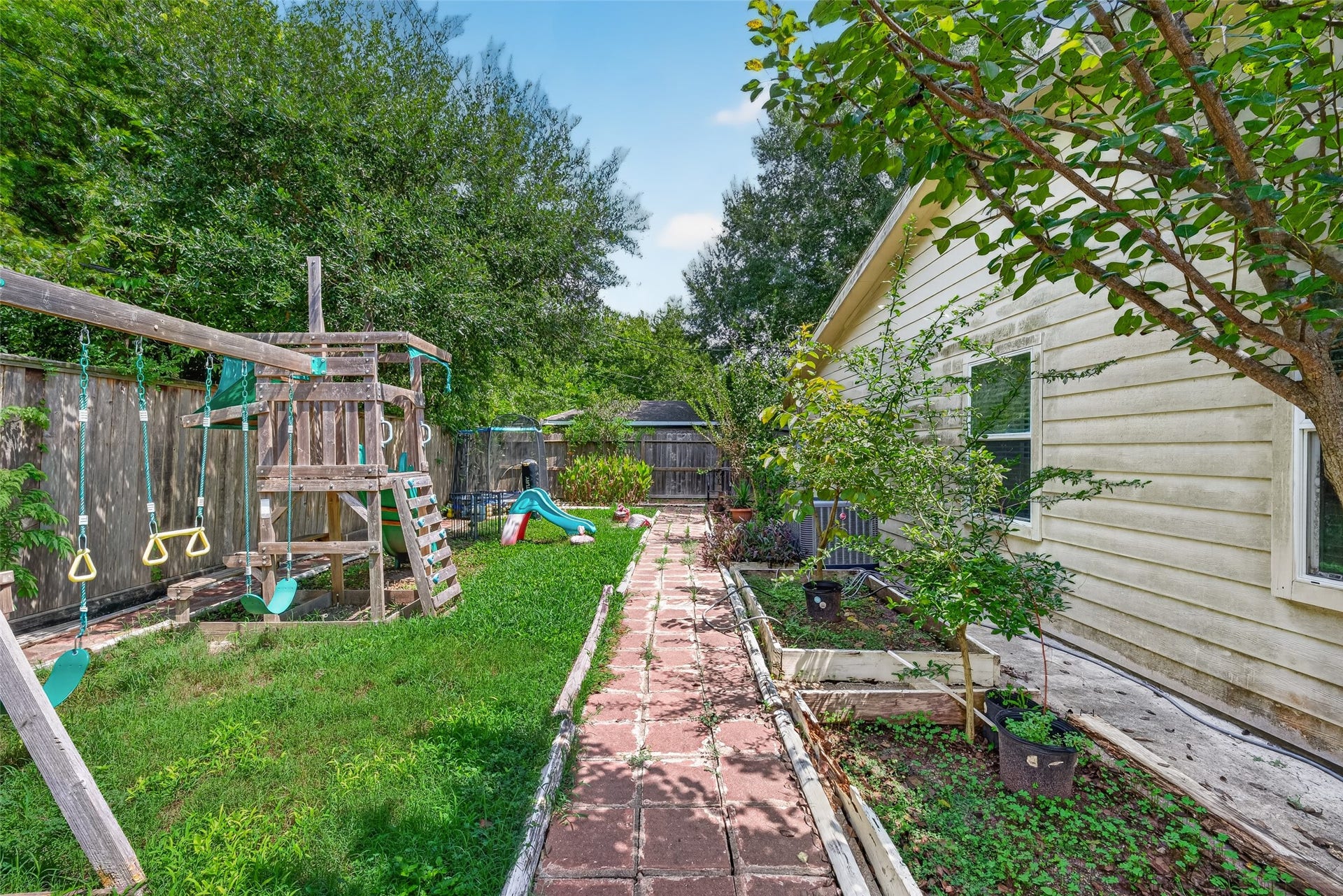 7002 Leader Street, Houston, TX 77074 7002 Leader Street, Houston, TX 77074