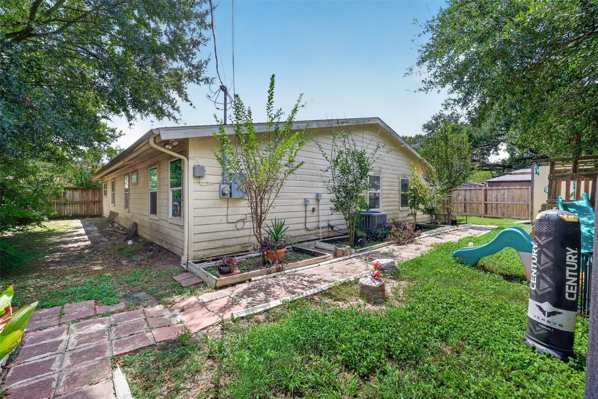 7002 Leader Street, Houston, TX 77074 7002 Leader Street, Houston, TX 77074