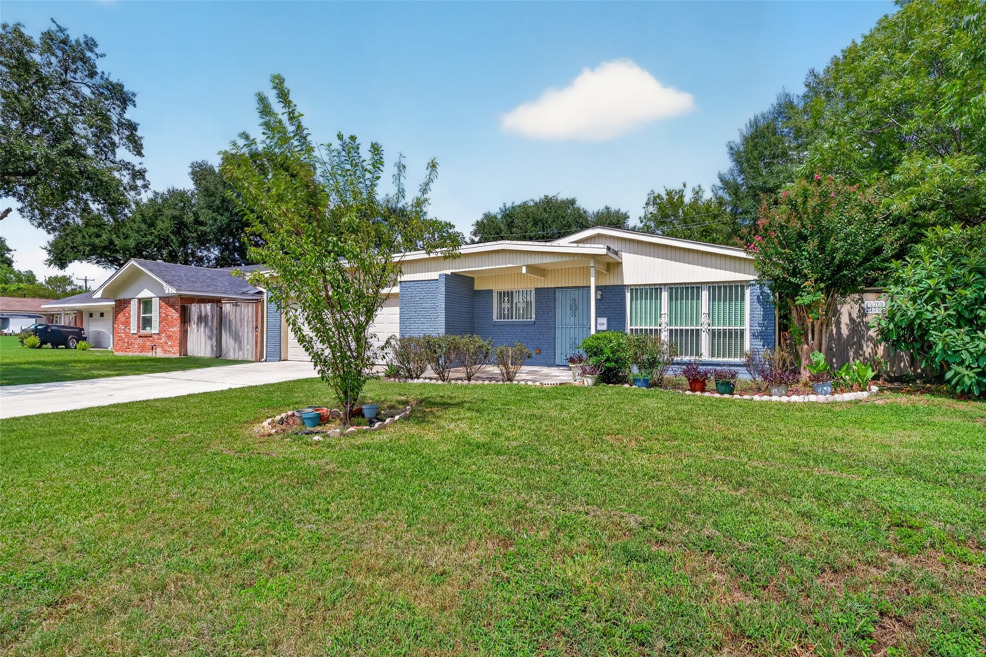 7002 Leader Street, Houston, TX 77074 7002 Leader Street, Houston, TX 77074
