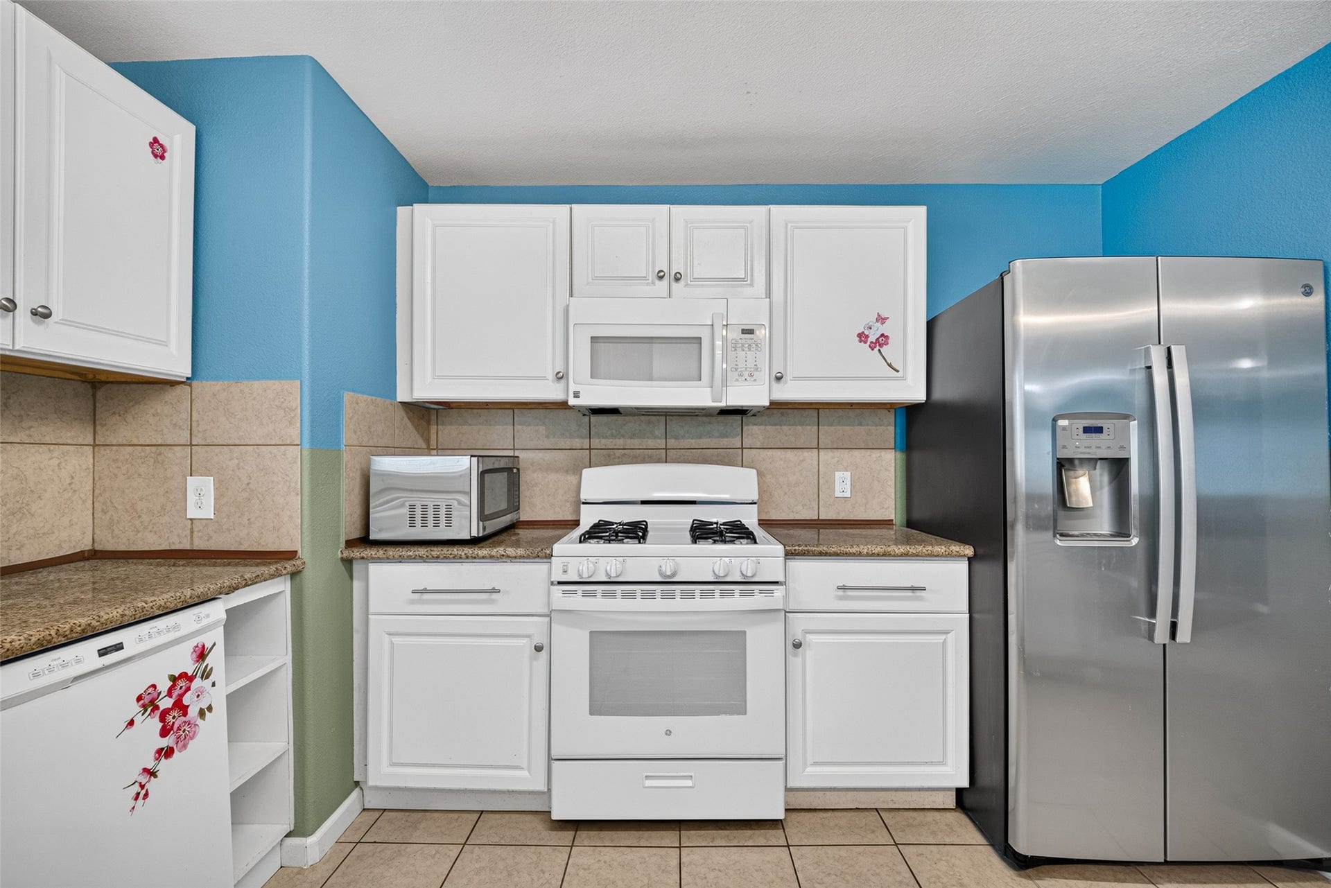7002 Leader Street, Houston, TX 77074 7002 Leader Street, Houston, TX 77074