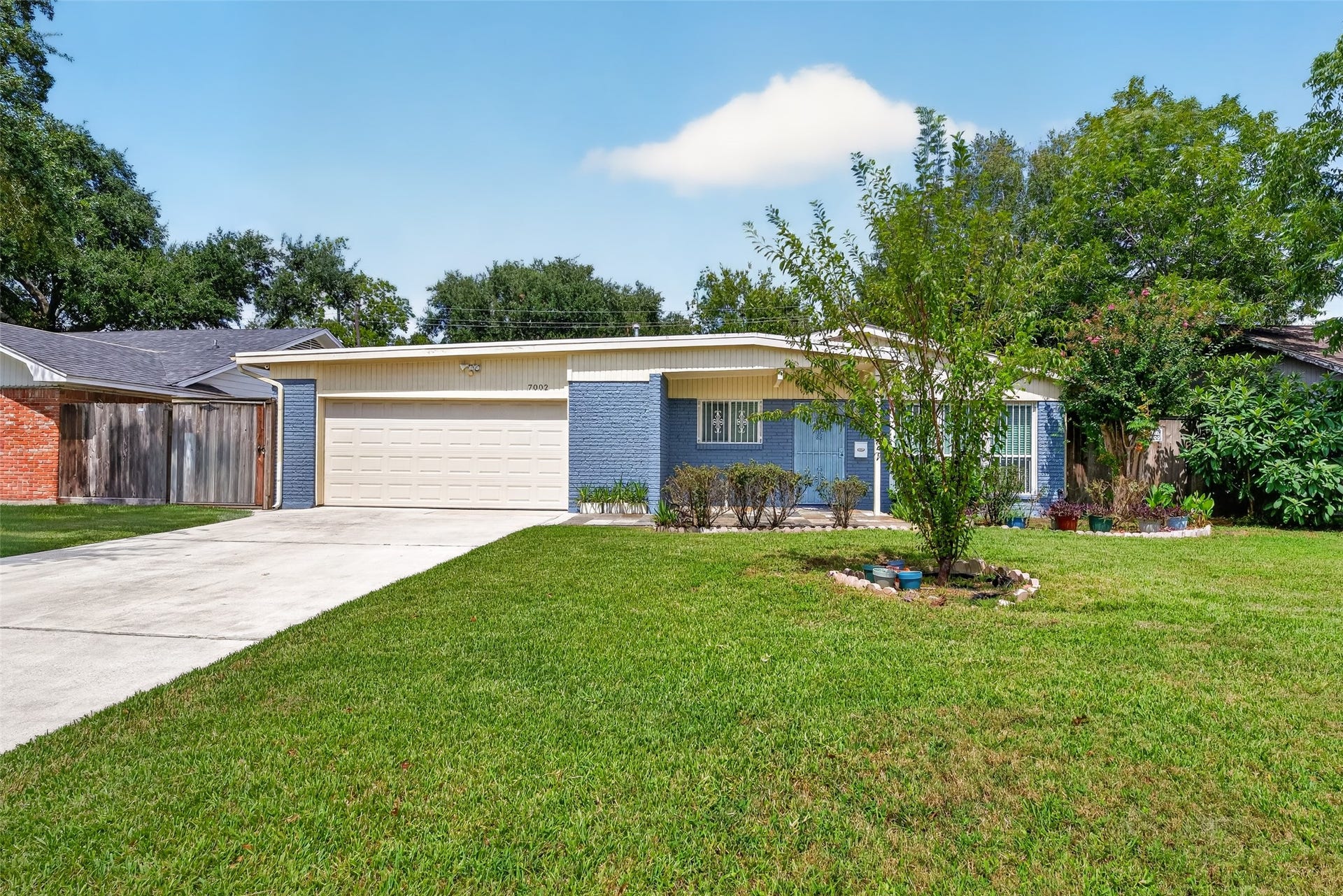 7002 Leader Street, Houston, TX 77074 7002 Leader Street, Houston, TX 77074