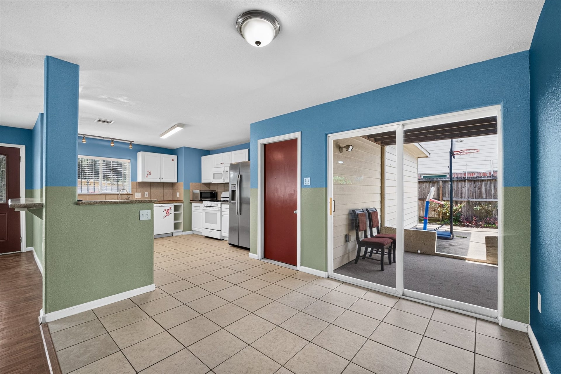 7002 Leader Street, Houston, TX 77074 7002 Leader Street, Houston, TX 77074