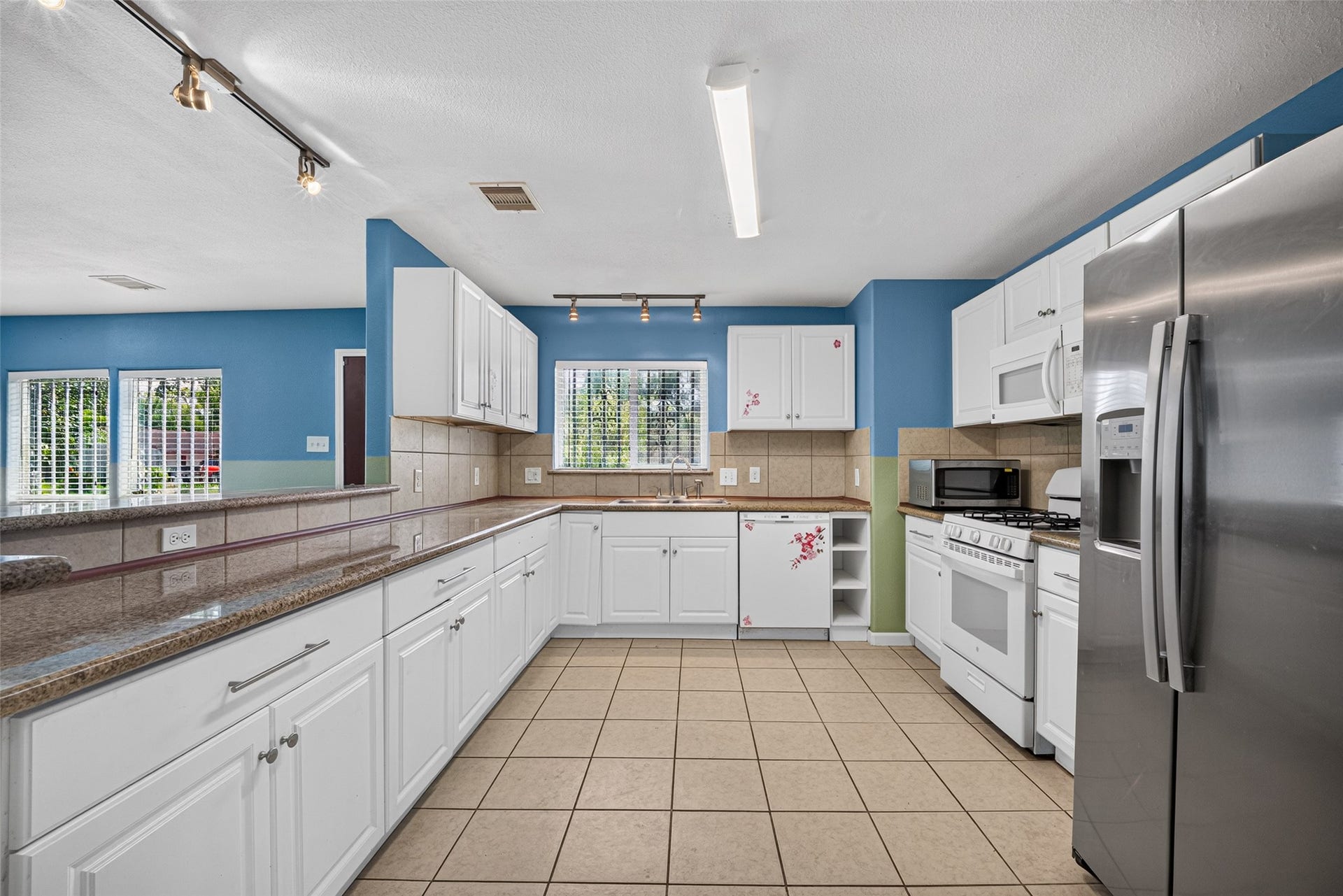 7002 Leader Street, Houston, TX 77074 7002 Leader Street, Houston, TX 77074