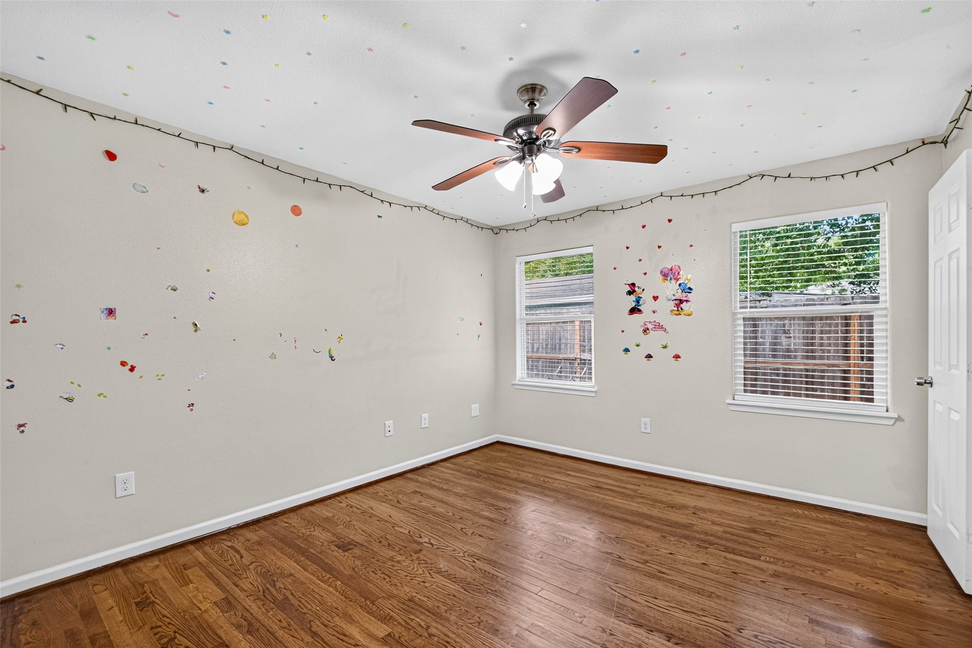 7002 Leader Street, Houston, TX 77074 7002 Leader Street, Houston, TX 77074
