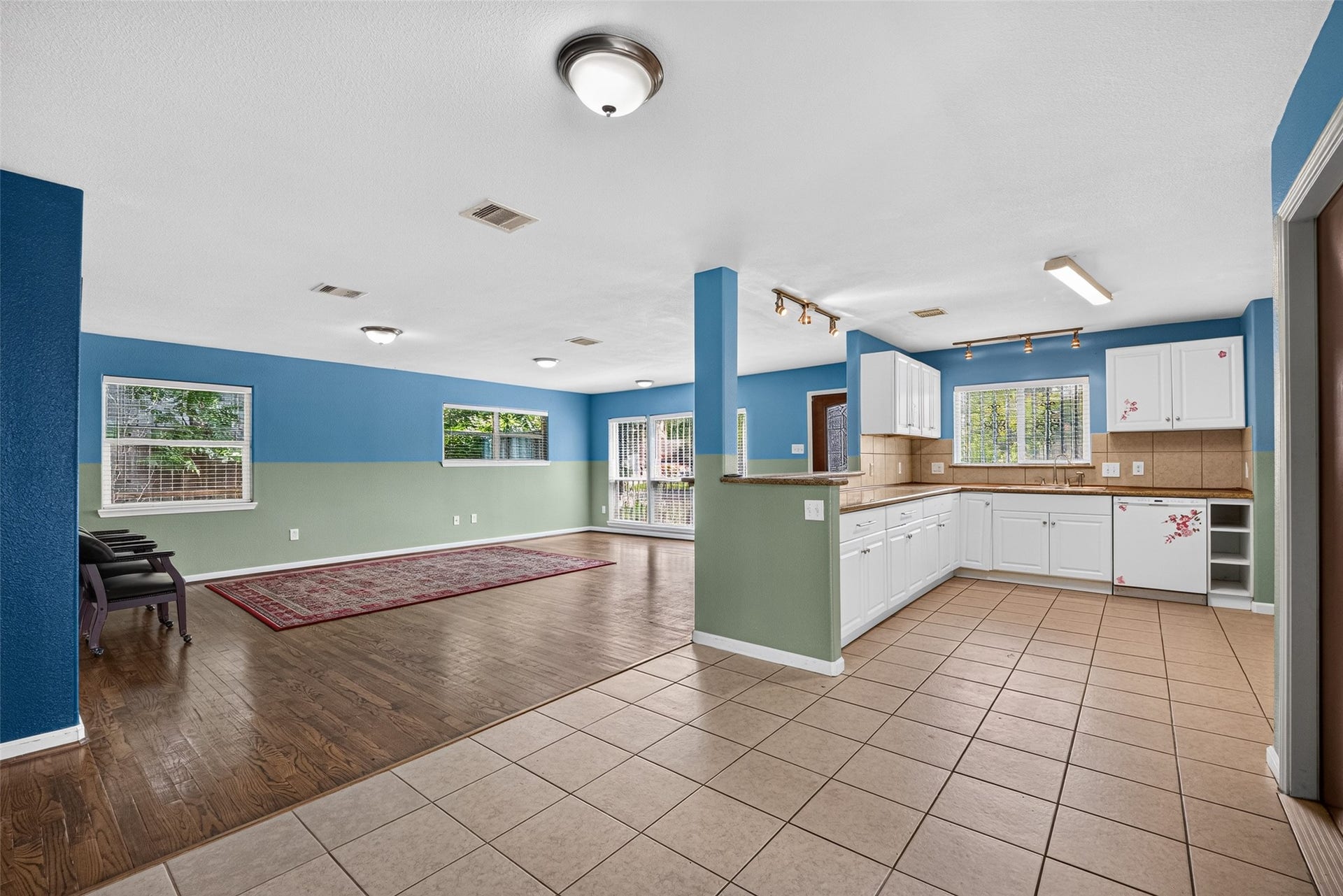 7002 Leader Street, Houston, TX 77074 7002 Leader Street, Houston, TX 77074