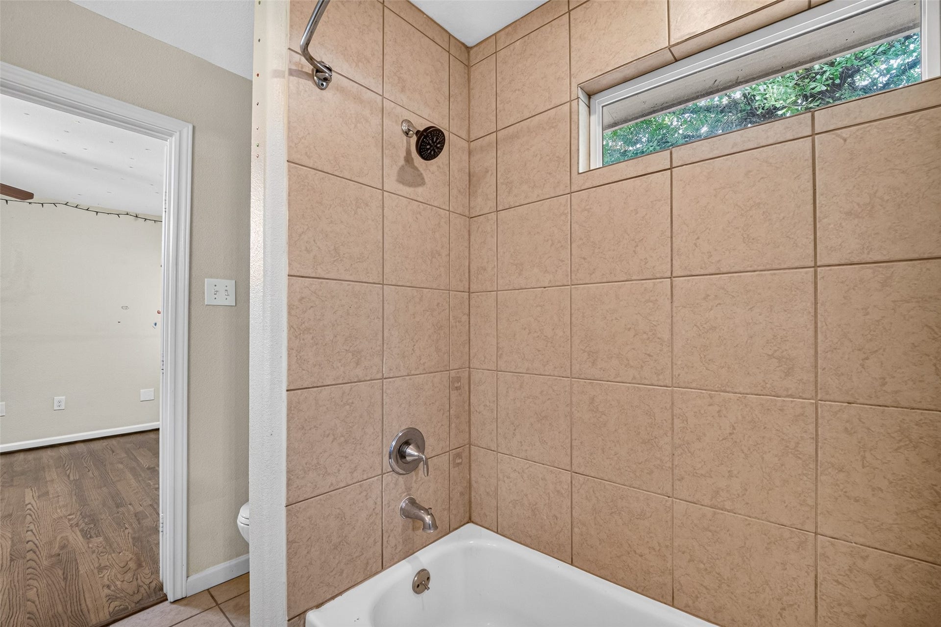 7002 Leader Street, Houston, TX 77074 7002 Leader Street, Houston, TX 77074