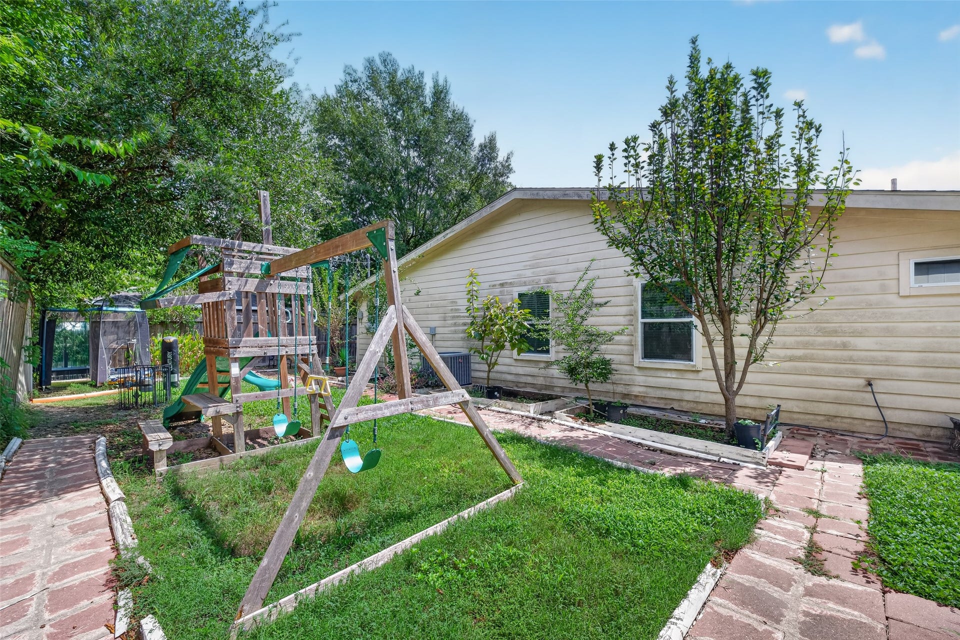 7002 Leader Street, Houston, TX 77074 7002 Leader Street, Houston, TX 77074
