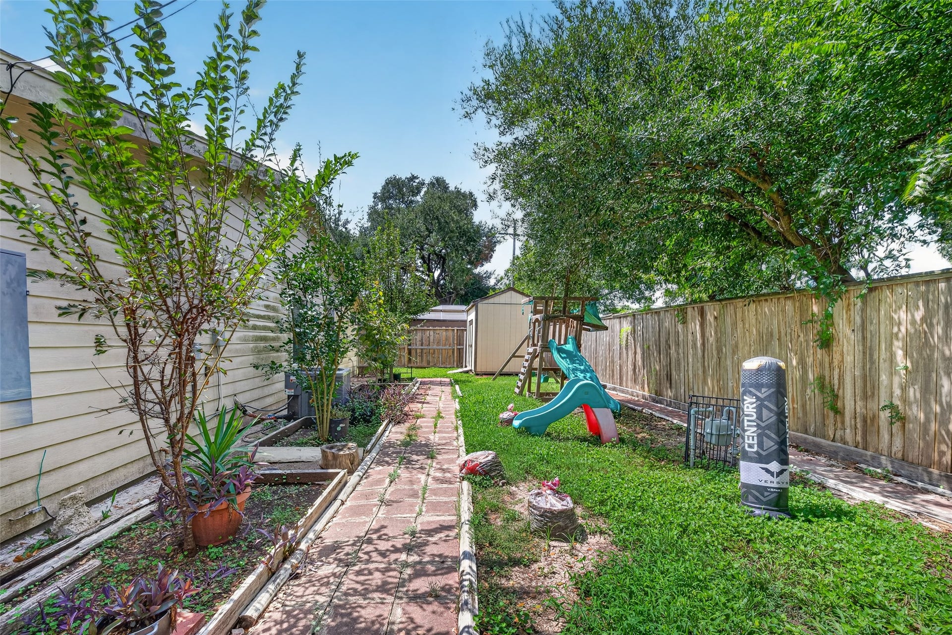 7002 Leader Street, Houston, TX 77074 7002 Leader Street, Houston, TX 77074