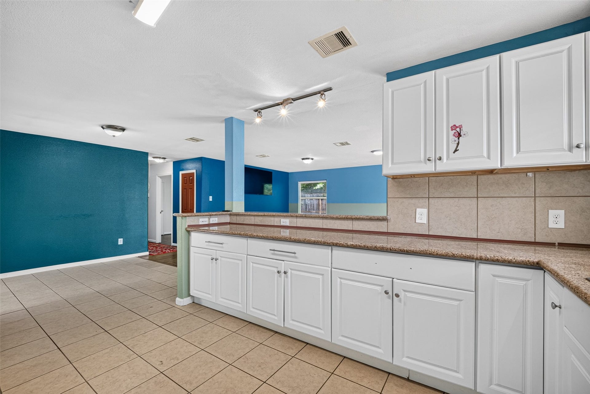 7002 Leader Street, Houston, TX 77074 7002 Leader Street, Houston, TX 77074