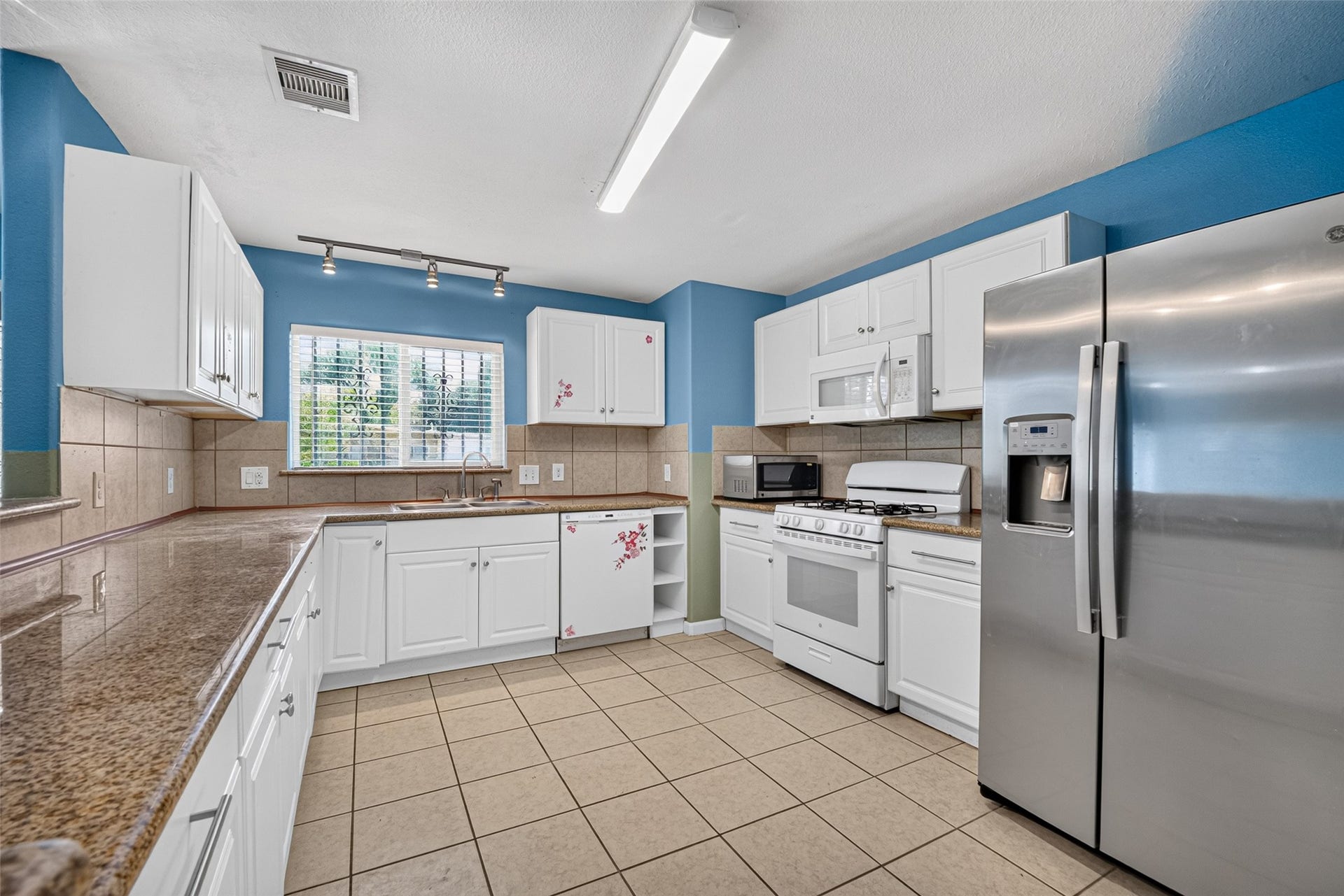 7002 Leader Street, Houston, TX 77074 7002 Leader Street, Houston, TX 77074