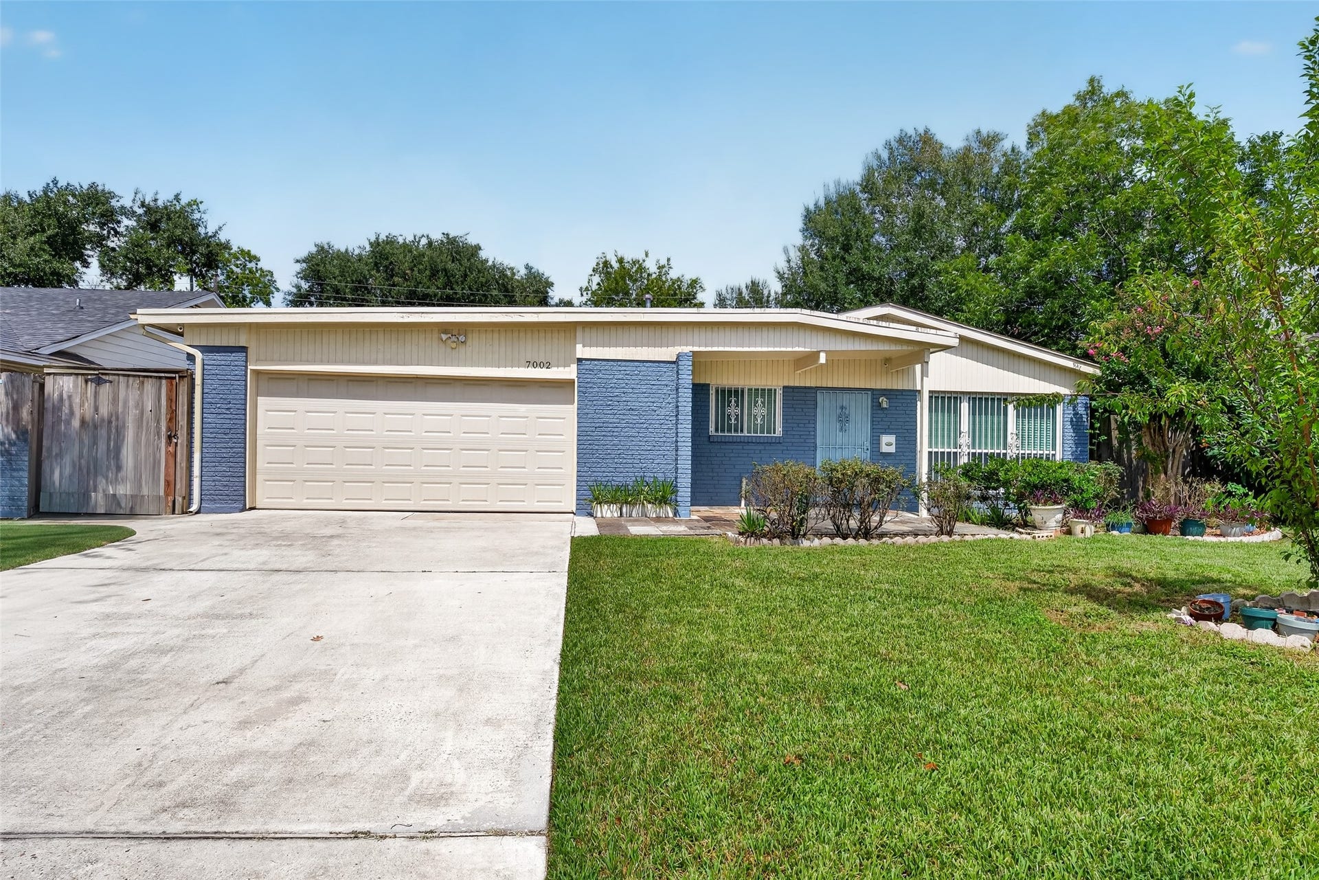7002 Leader Street, Houston, TX 77074 7002 Leader Street, Houston, TX 77074