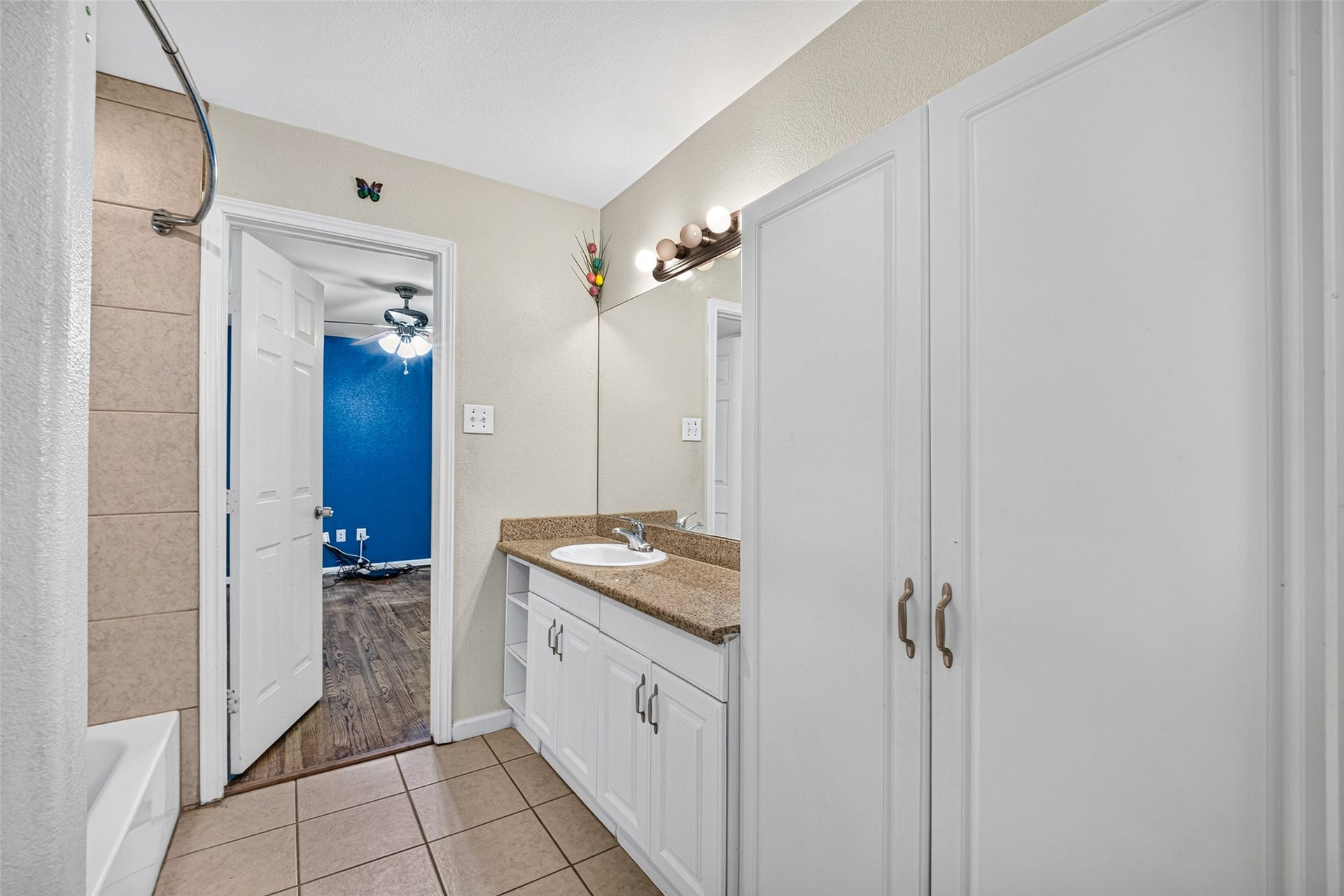 7002 Leader Street, Houston, TX 77074 7002 Leader Street, Houston, TX 77074