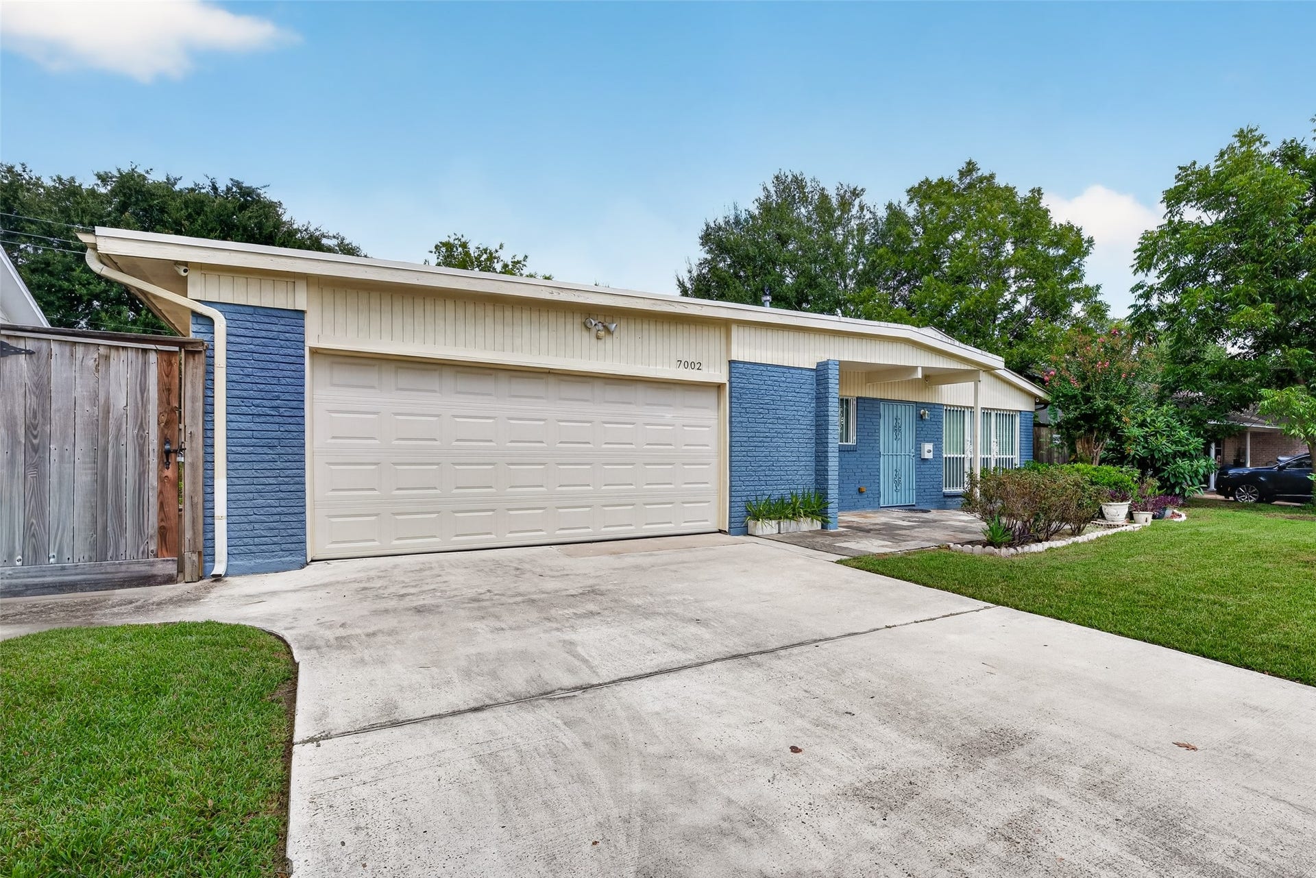 7002 Leader Street, Houston, TX 77074 7002 Leader Street, Houston, TX 77074