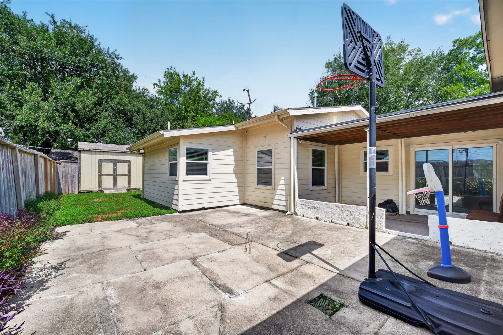 7002 Leader Street, Houston, TX 77074 7002 Leader Street, Houston, TX 77074