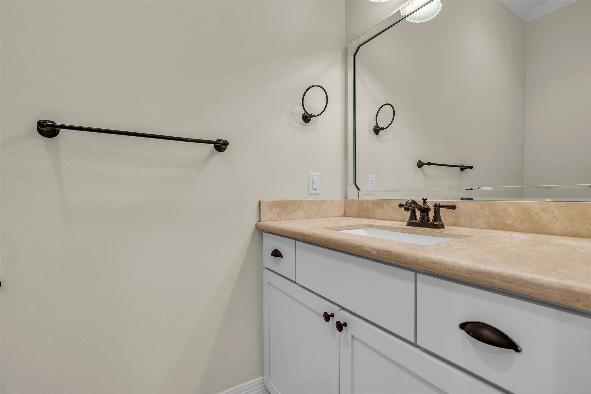 1423 Colorado Street, Houston, TX 77007 Half bath located on the first floor features modern finishes and a clean, functional design for everyday convenience.
