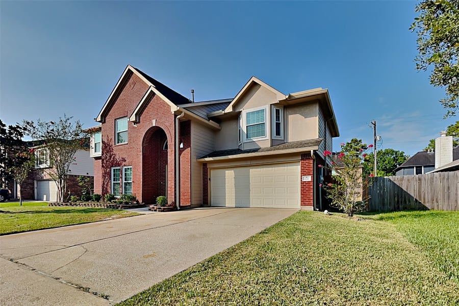Property photo for 1116 Lake Shore Drive, Pearland, TX