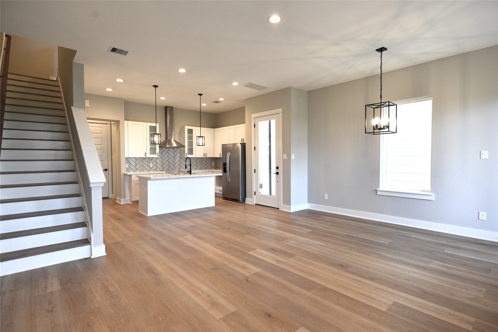 5935 Cebra Street, Houston, TX 77091 Open Concept with modern interior