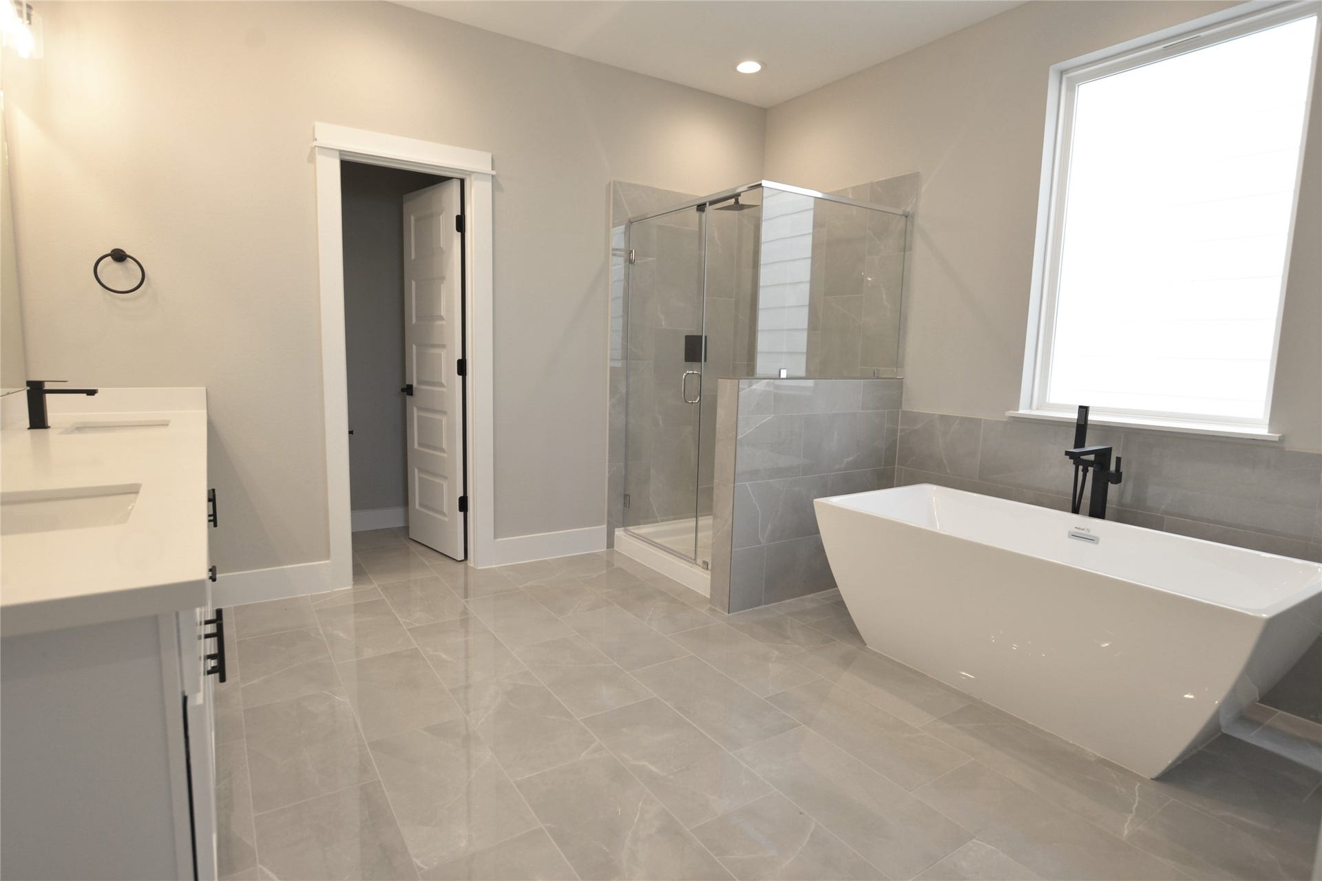 5935 Cebra Street, Houston, TX 77091 Primary Bath