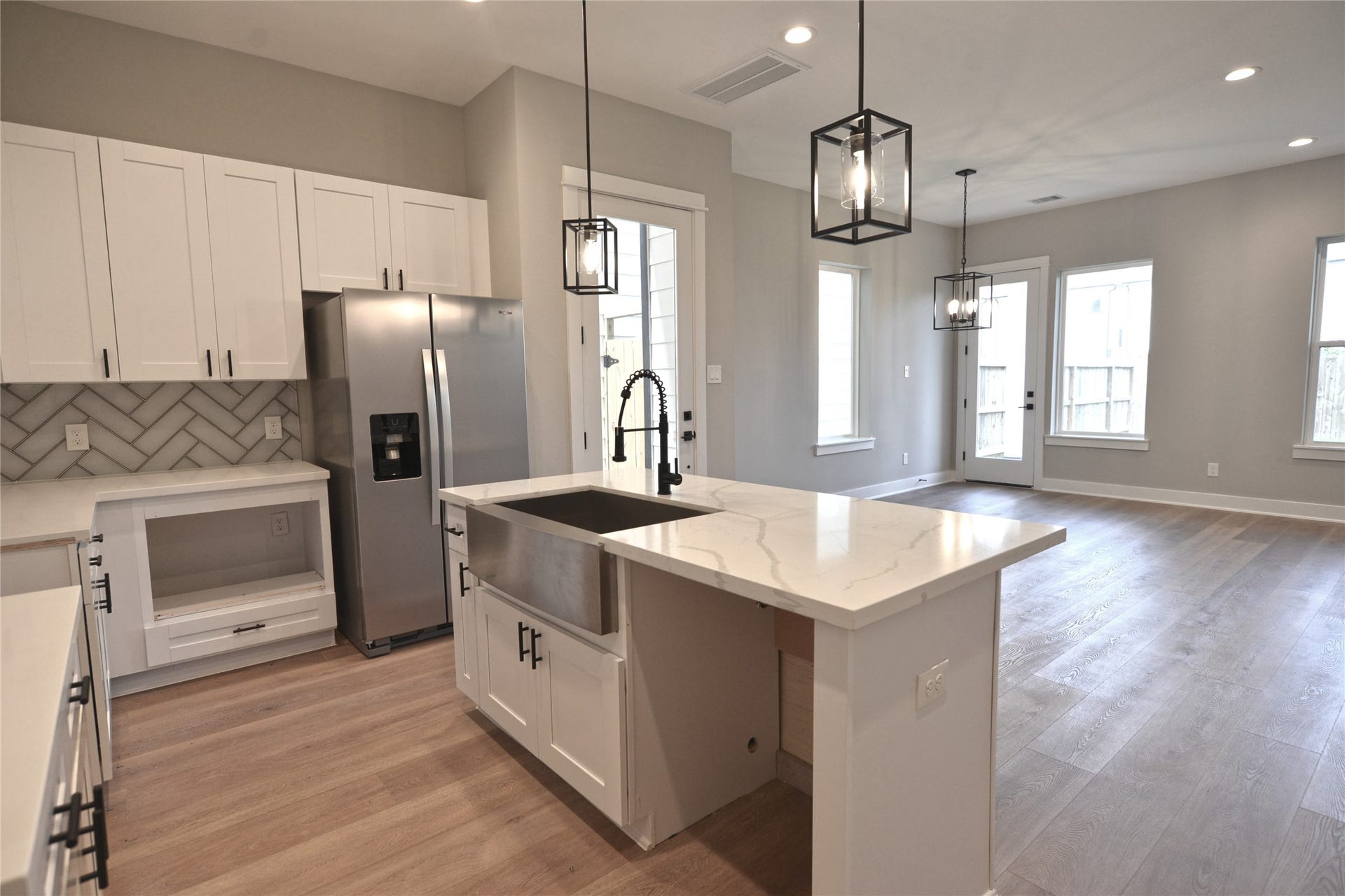 5935 Cebra Street, Houston, TX 77091 Island Kitchen