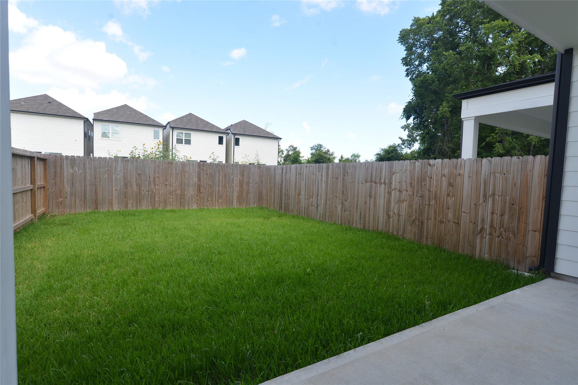 5935 Cebra Street, Houston, TX 77091 Super Back yard & covered patio!