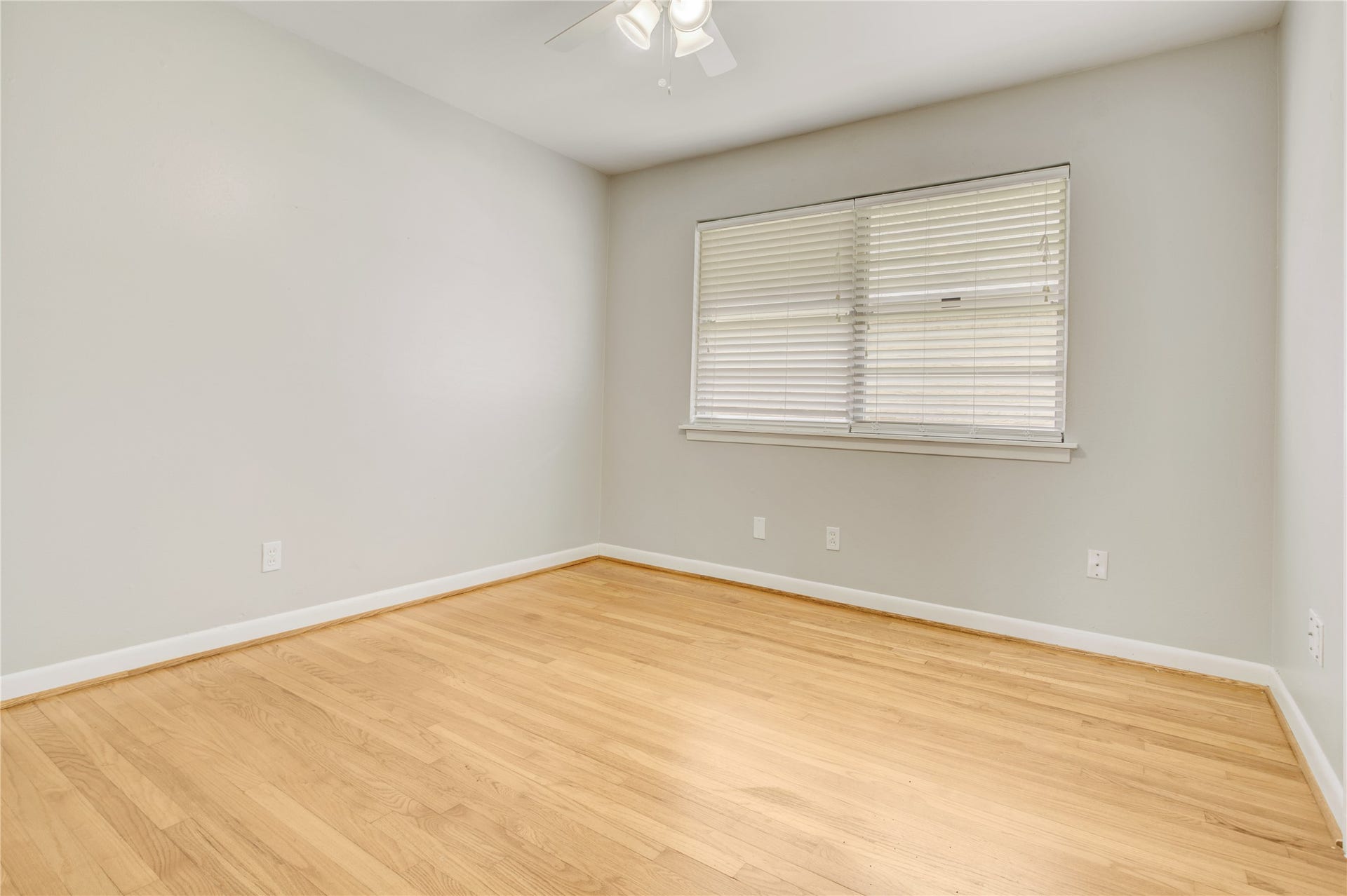 4314 Benning Drive, Houston, TX 77035 Third bedroom features lighted ceiling fan and hardwoods. Located across from the Hall bath.